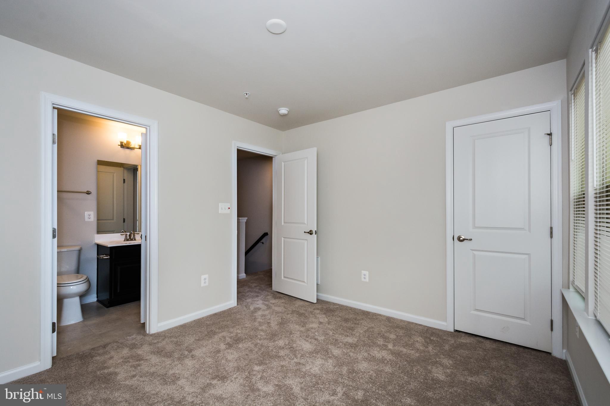 OLDHAM CROSSING - Residential Lease