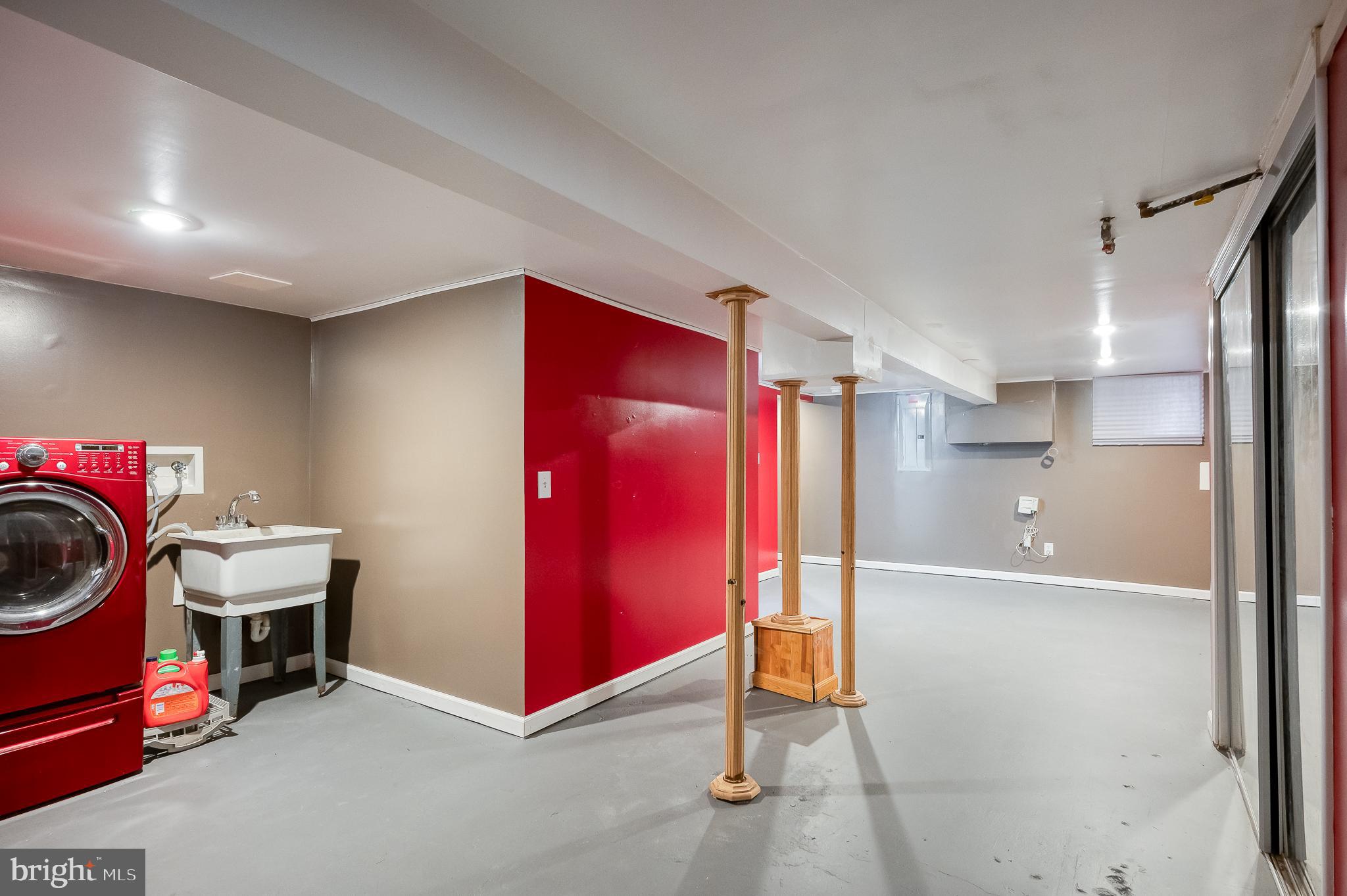 BRENTWOOD SQUARE - Residential