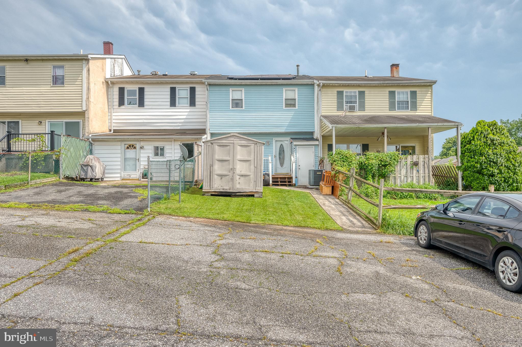 BRENTWOOD SQUARE - Residential