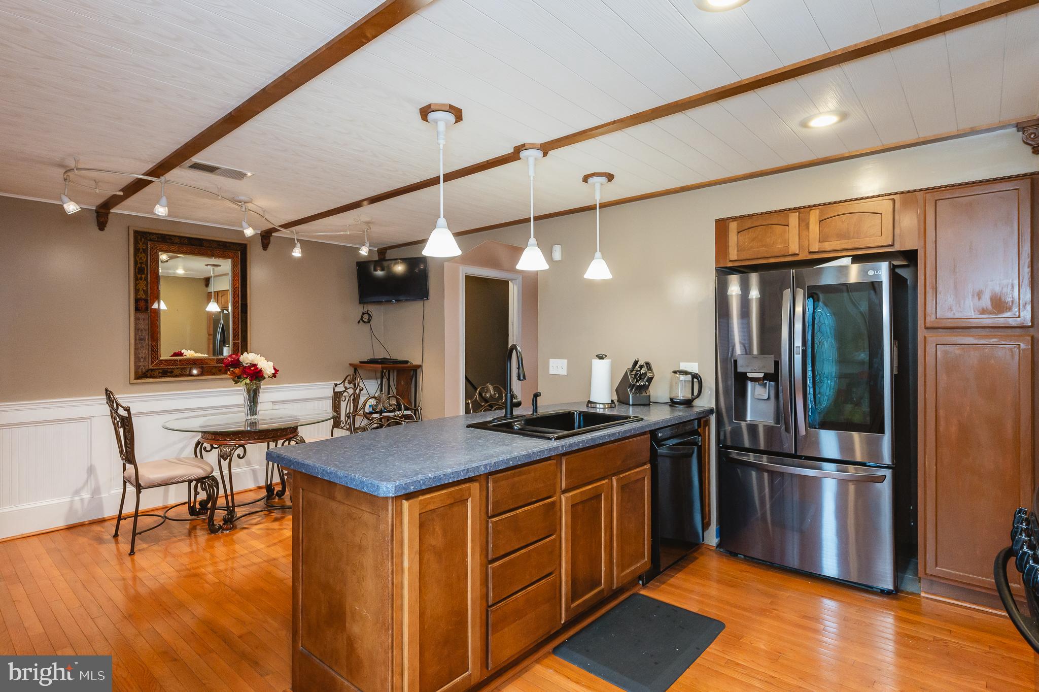 BRENTWOOD SQUARE - Residential