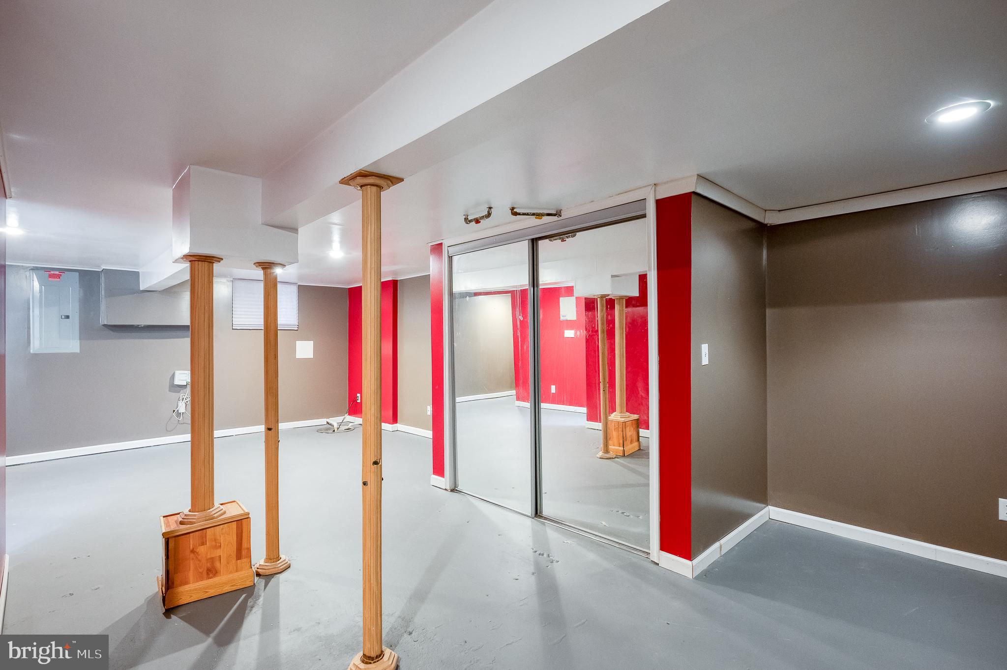 BRENTWOOD SQUARE - Residential