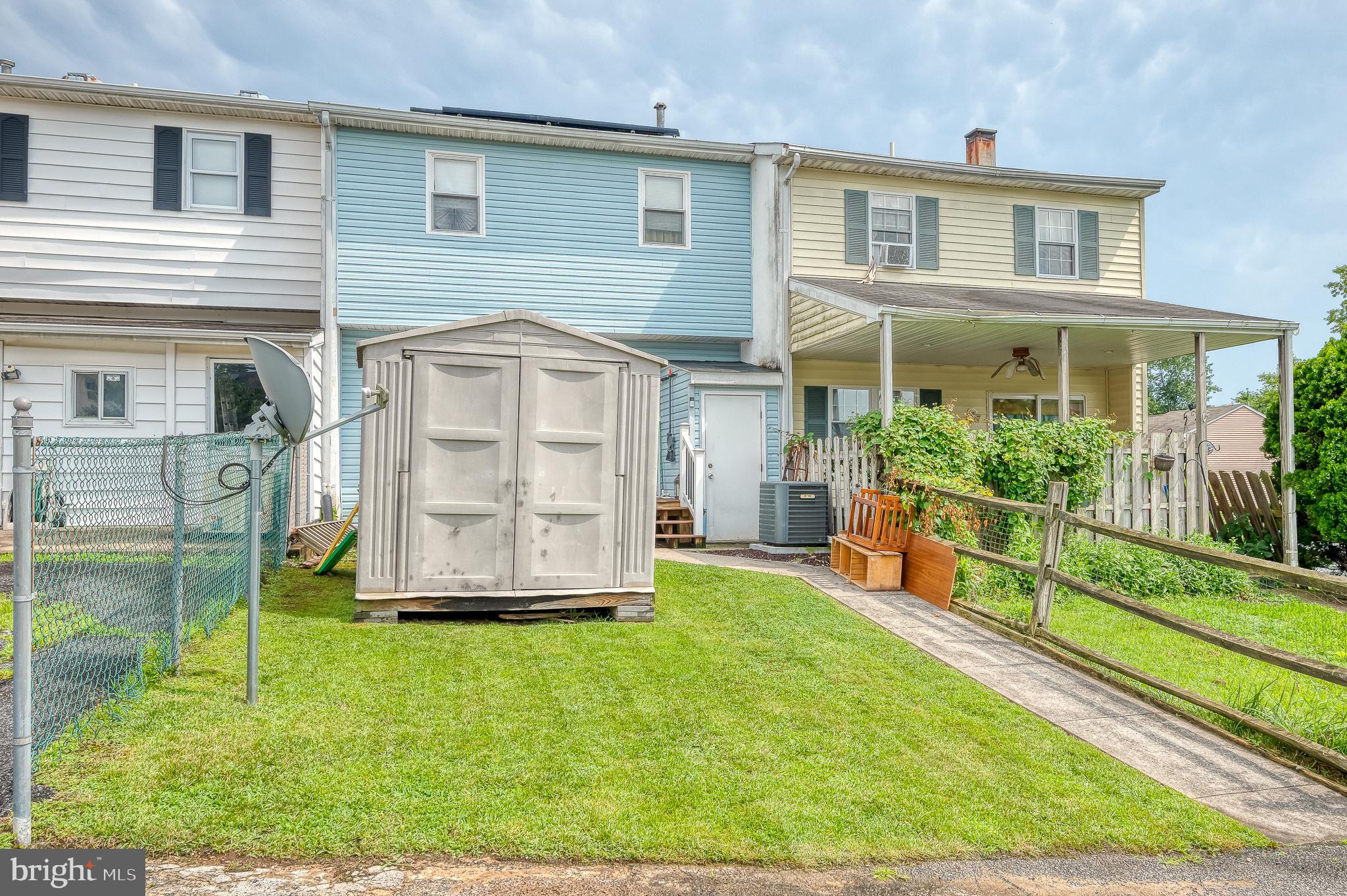 BRENTWOOD SQUARE - Residential