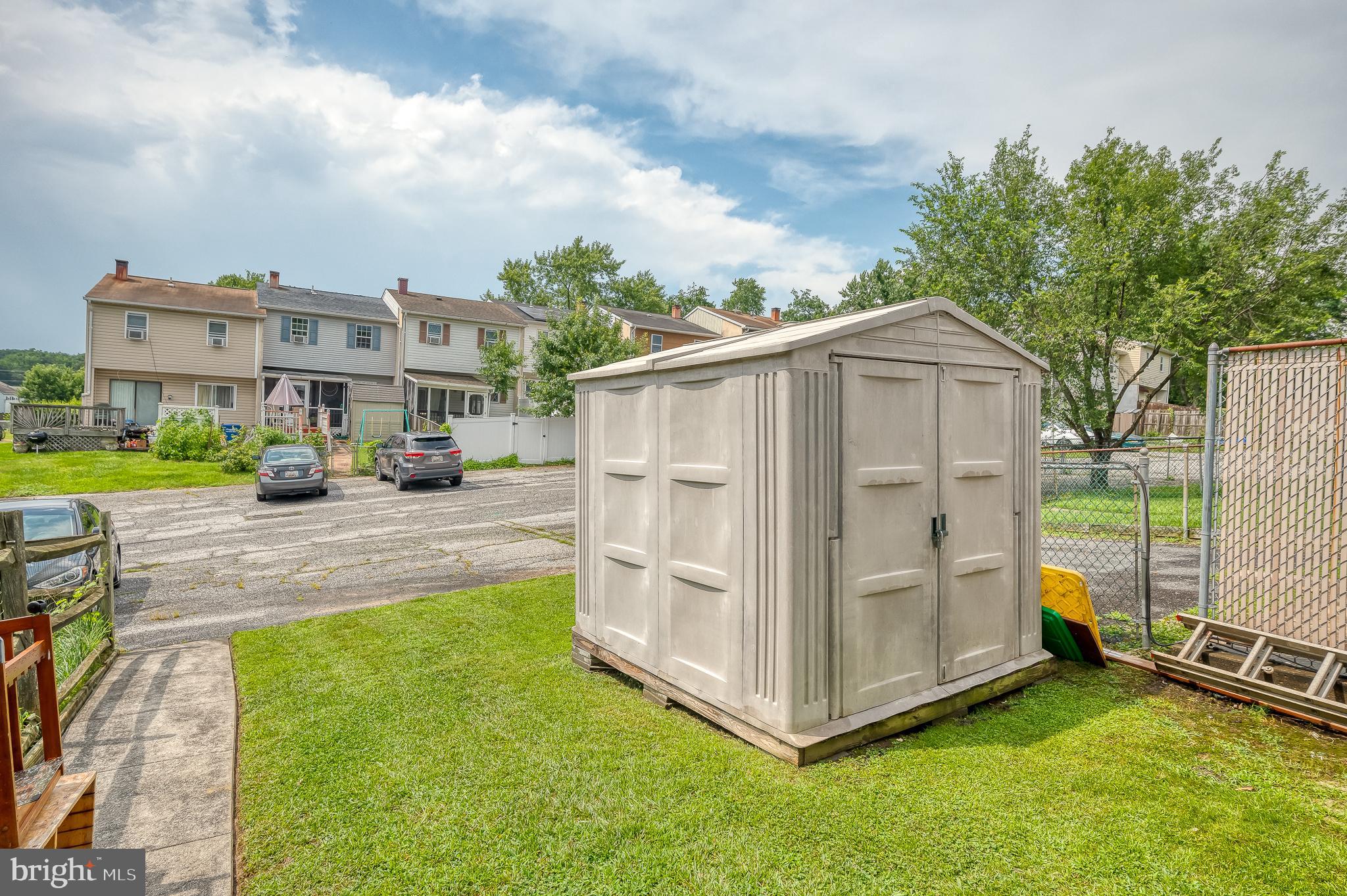 BRENTWOOD SQUARE - Residential