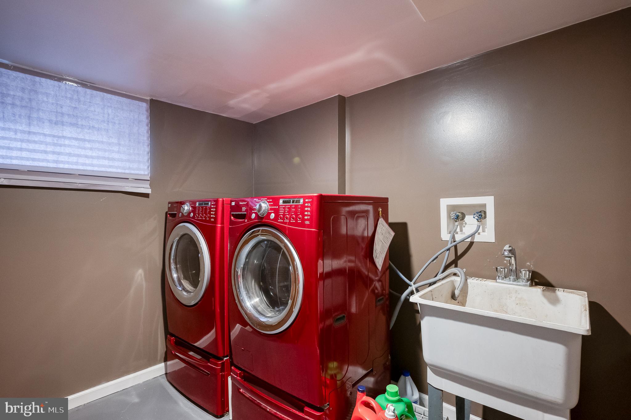 BRENTWOOD SQUARE - Residential