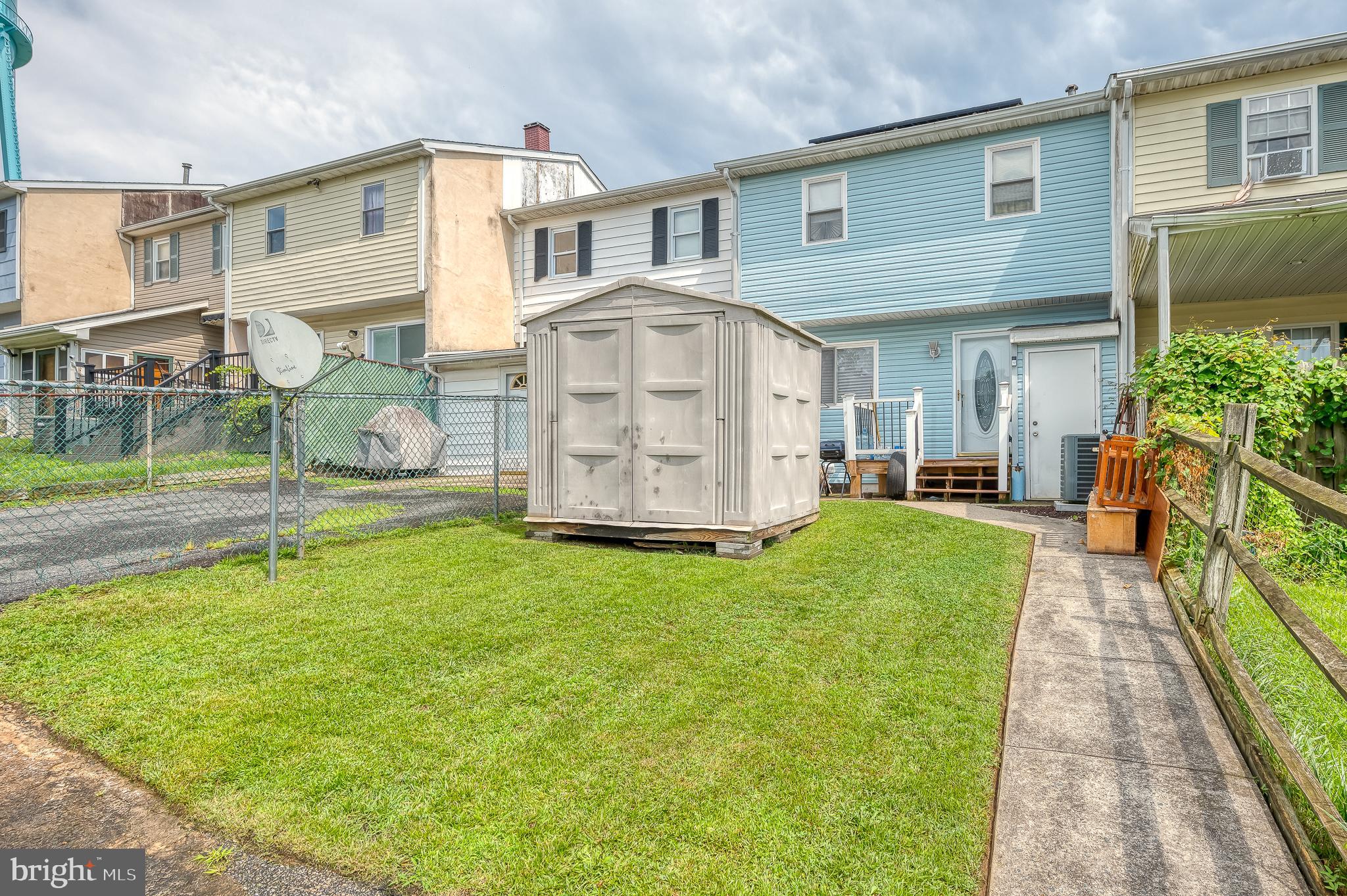 BRENTWOOD SQUARE - Residential