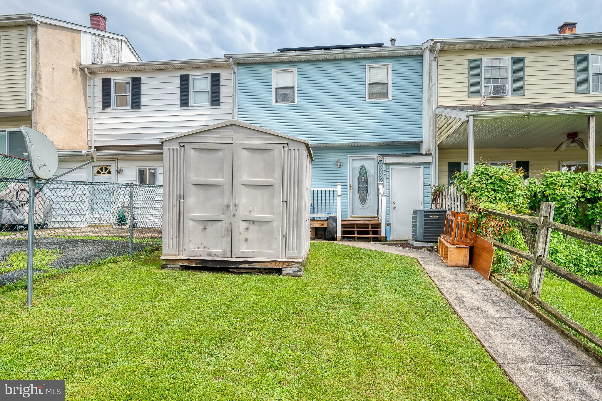 BRENTWOOD SQUARE - Residential