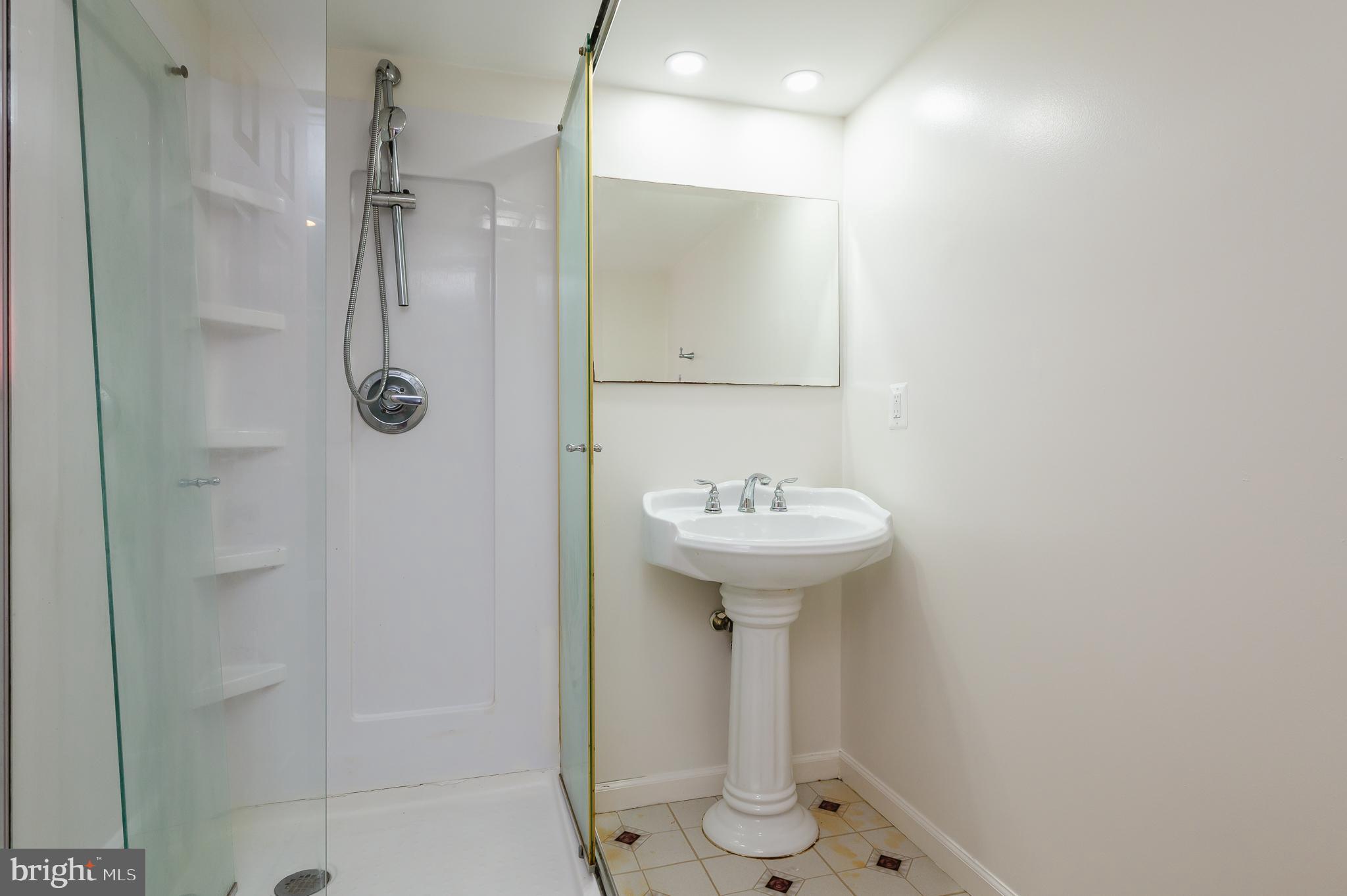 BRENTWOOD SQUARE - Residential