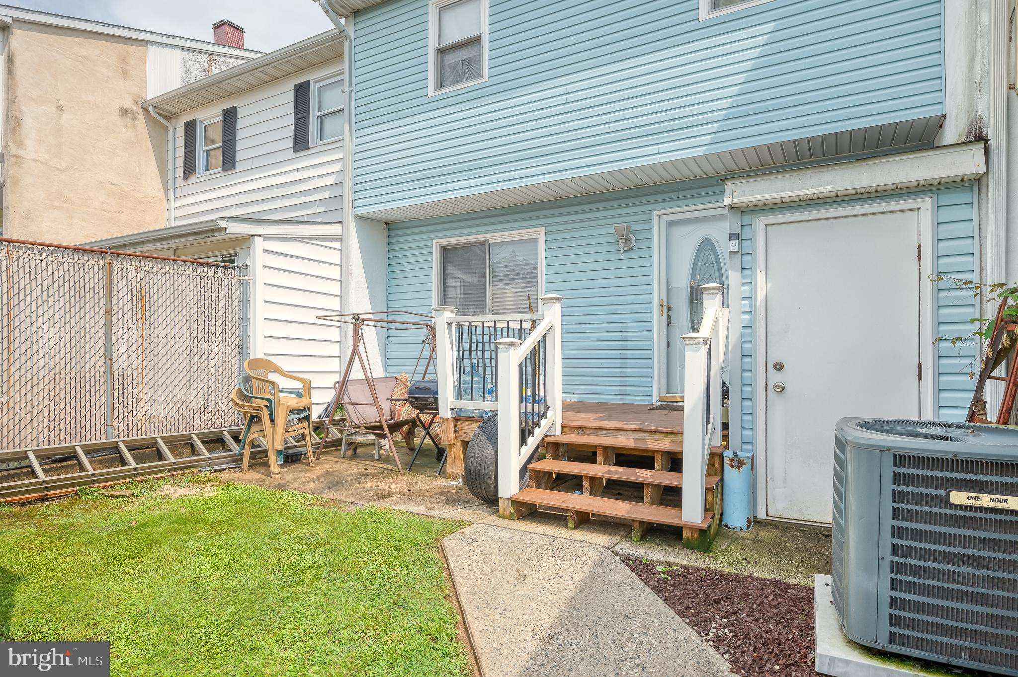 BRENTWOOD SQUARE - Residential