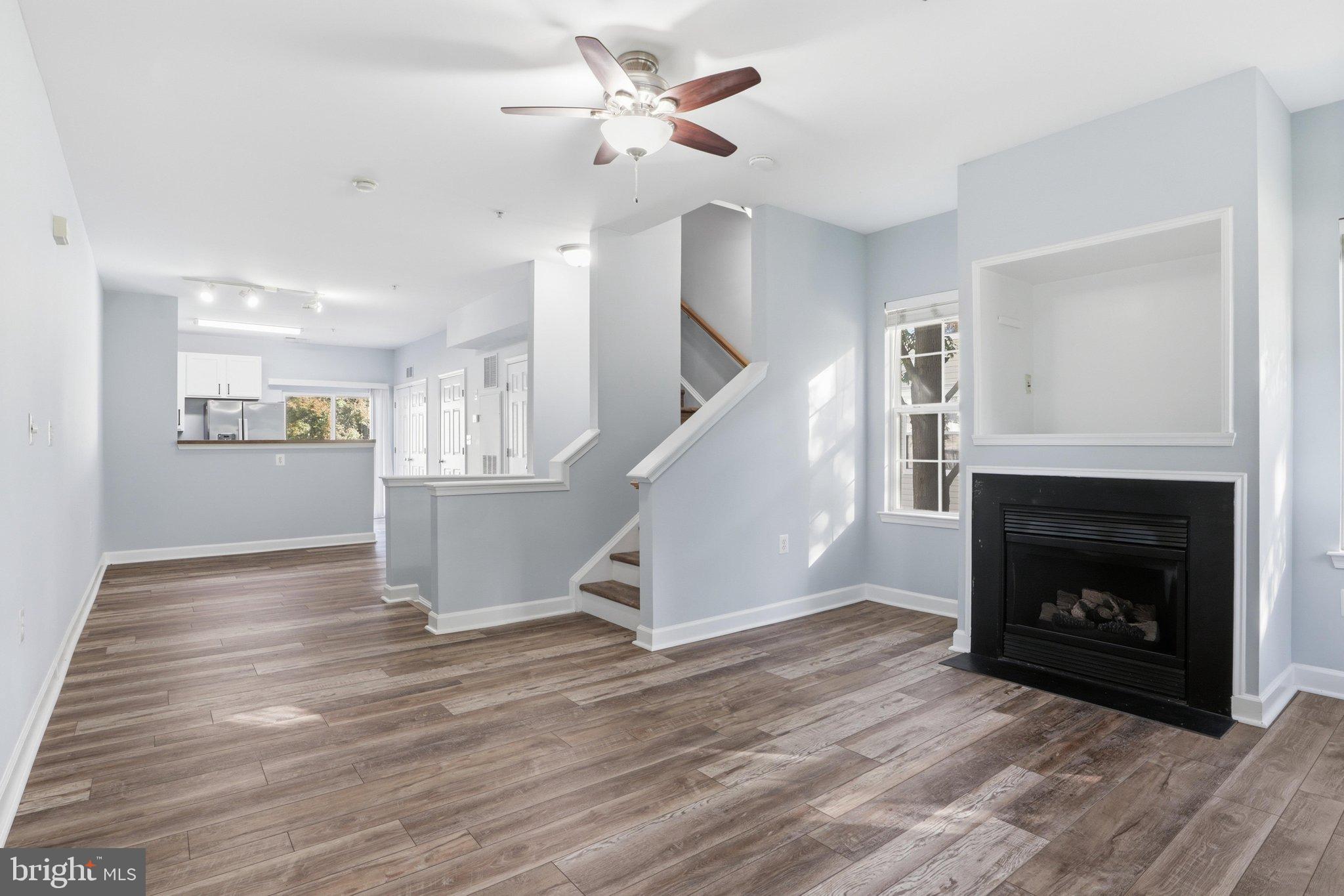 42461 ROCKROSE SQUARE
