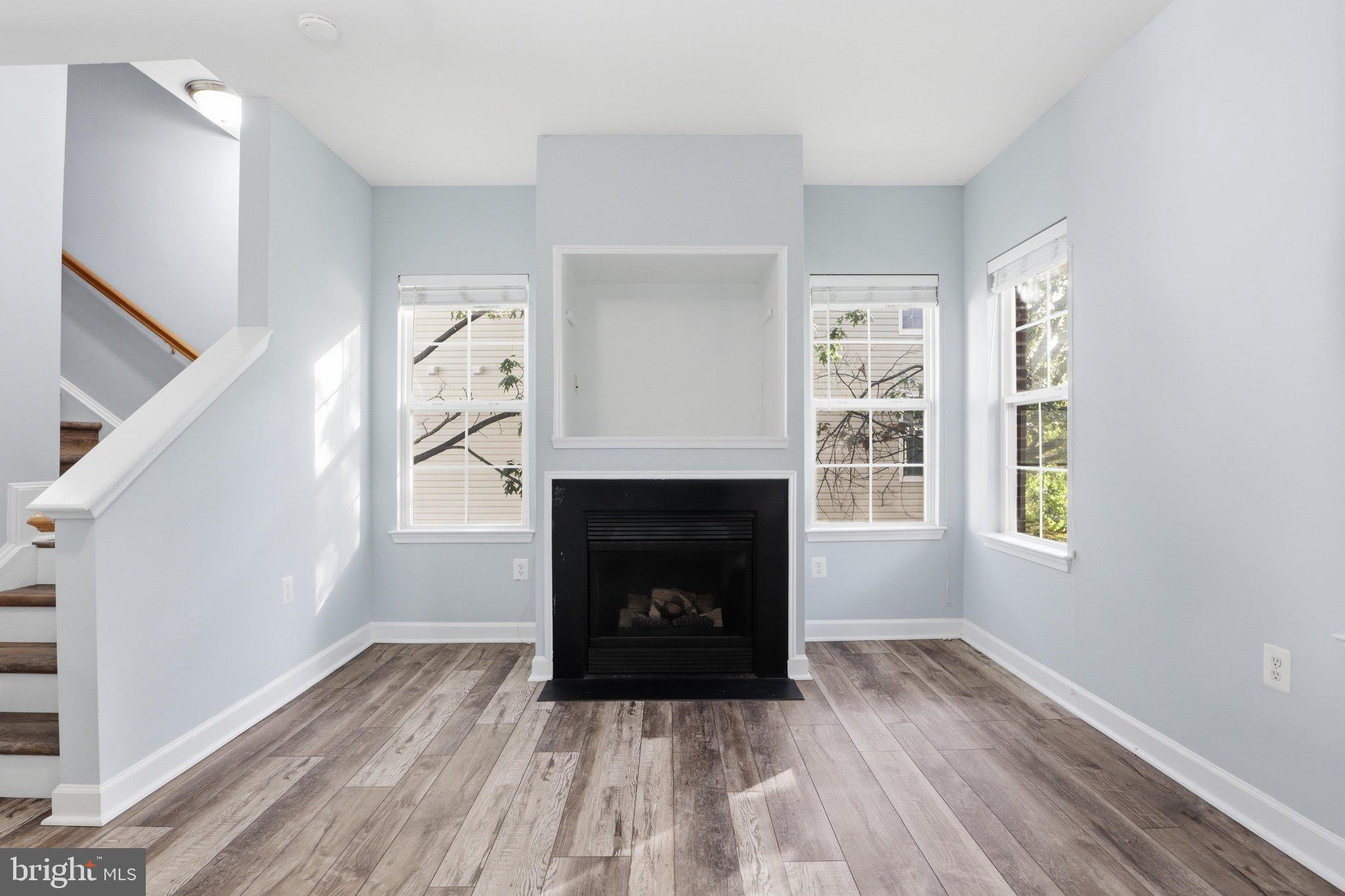 42461 ROCKROSE SQUARE