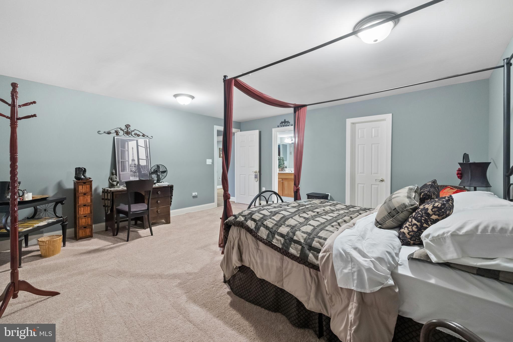 VILLAGE OF WAXPOOL - Residential