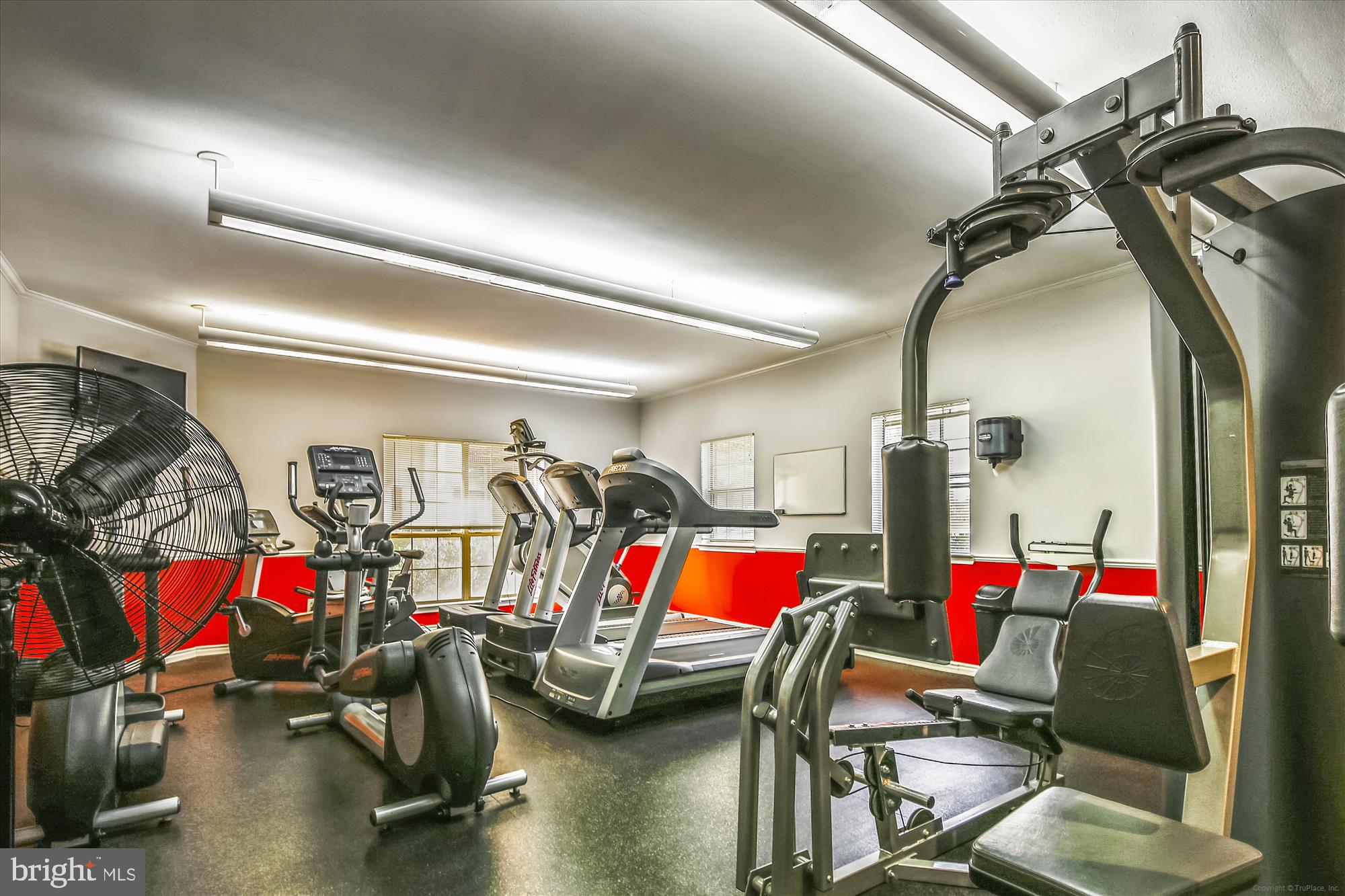 PENDERBROOK SQUARE CONDOMINIUMS - Residential Lease