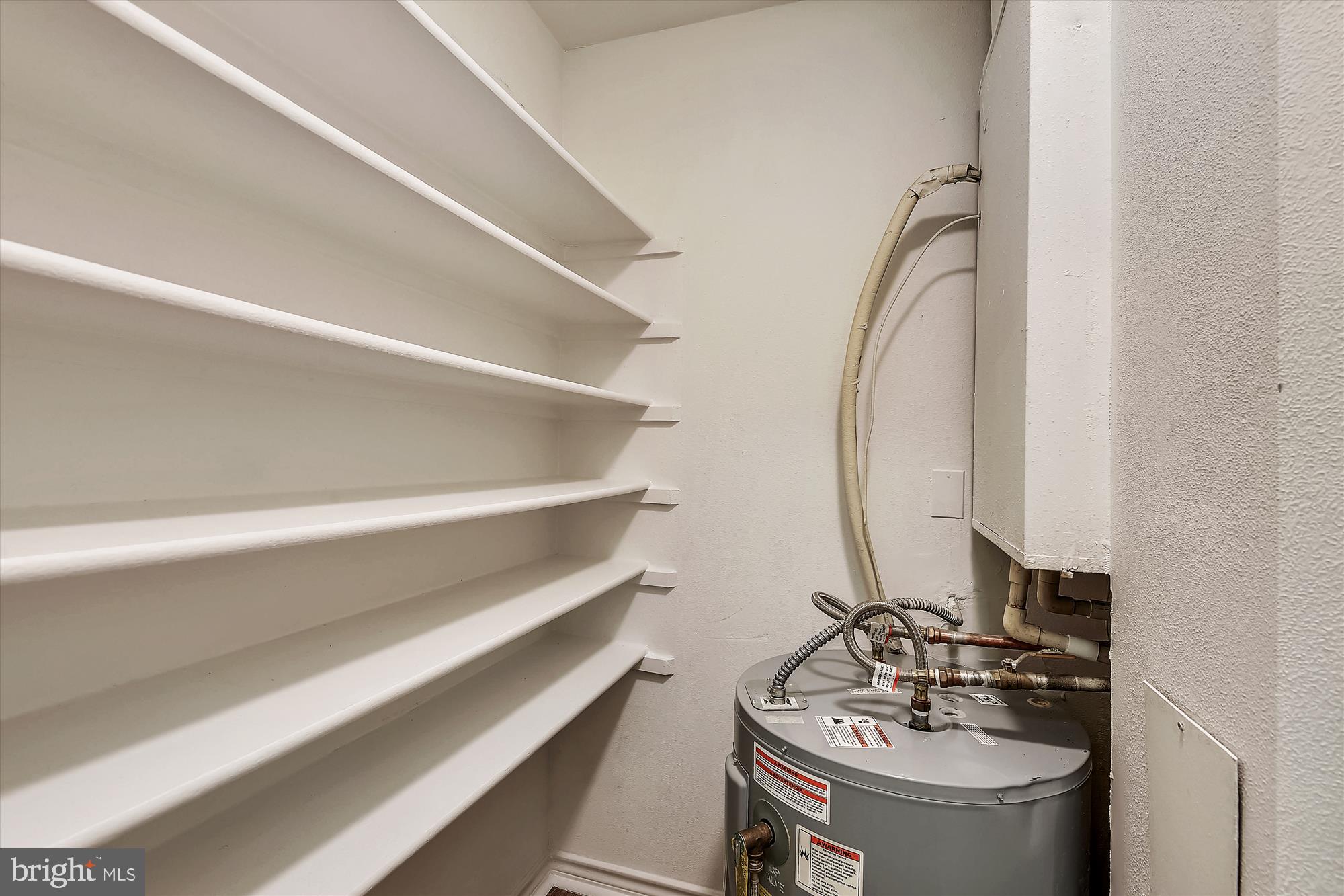 PENDERBROOK SQUARE CONDOMINIUMS - Residential Lease