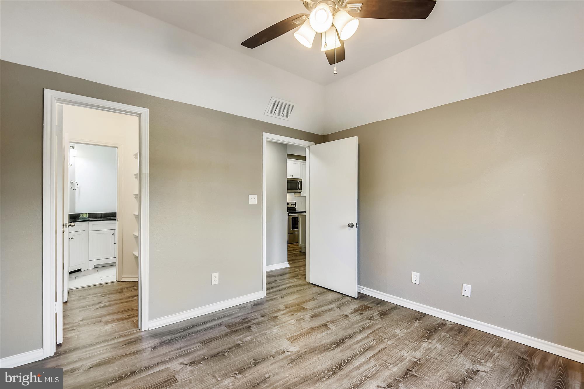 PENDERBROOK SQUARE CONDOMINIUMS - Residential Lease