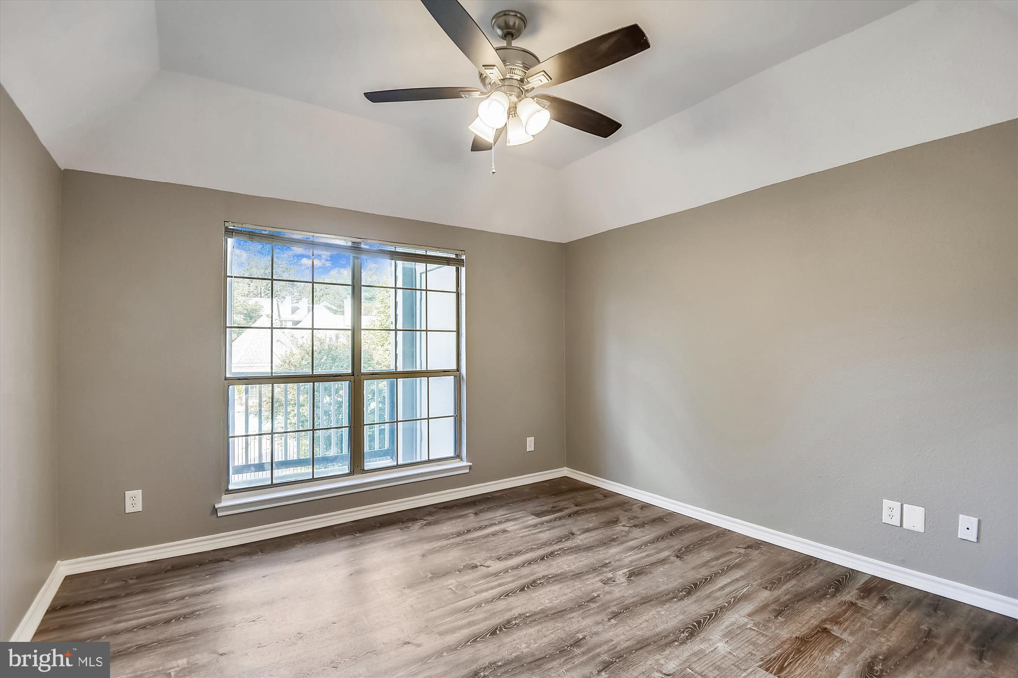 PENDERBROOK SQUARE CONDOMINIUMS - Residential Lease