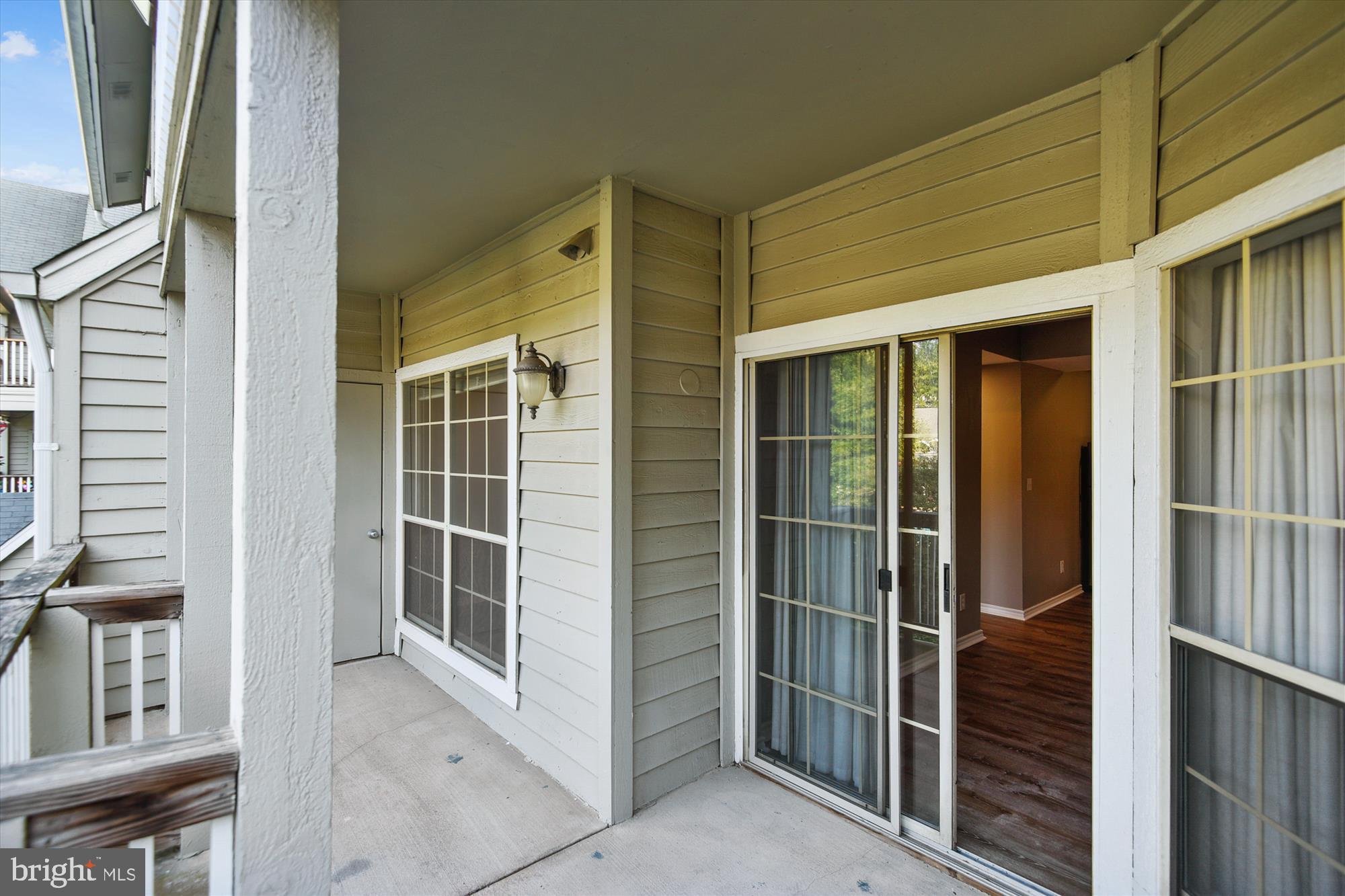 PENDERBROOK SQUARE CONDOMINIUMS - Residential Lease