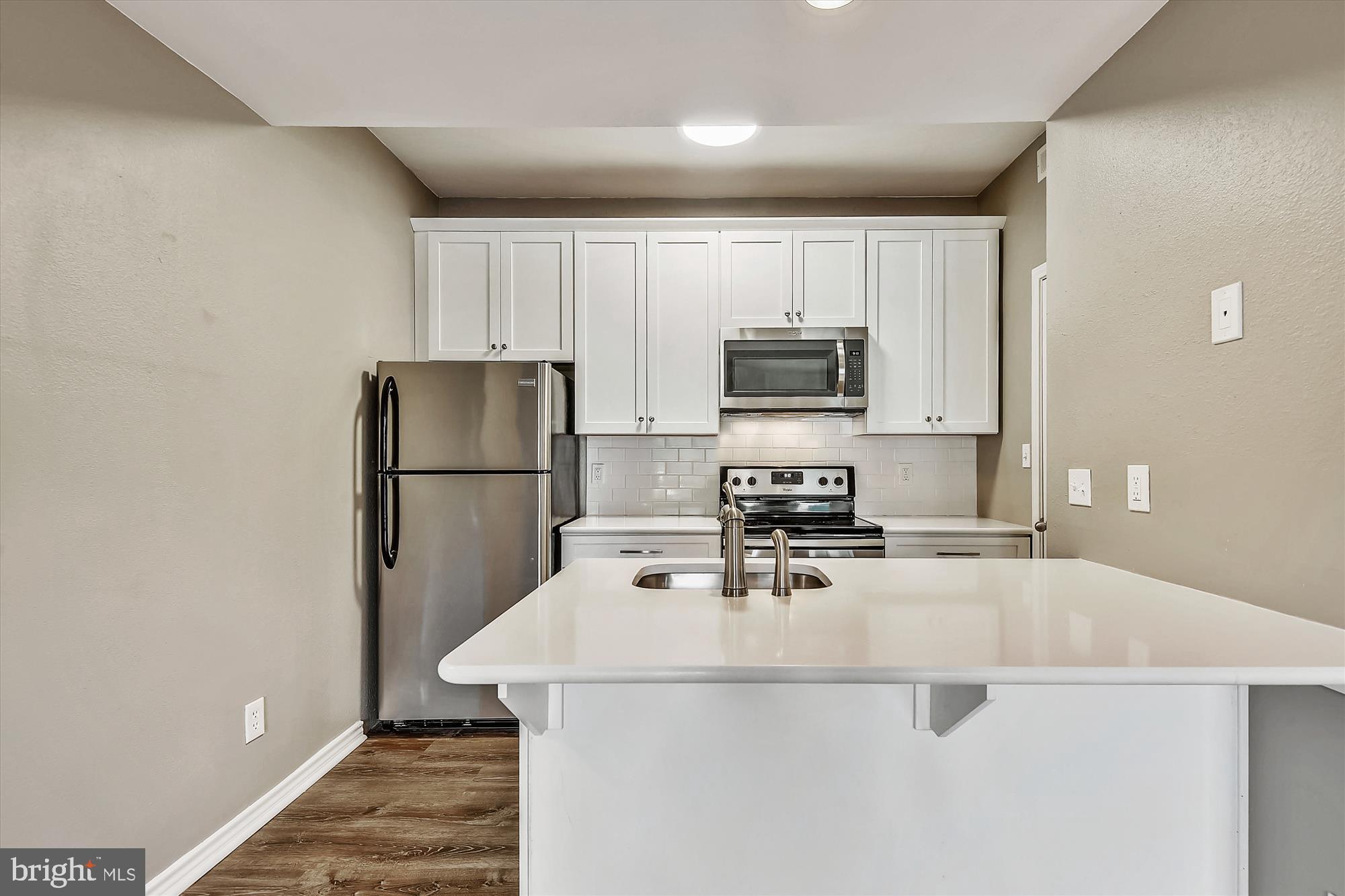 PENDERBROOK SQUARE CONDOMINIUMS - Residential Lease