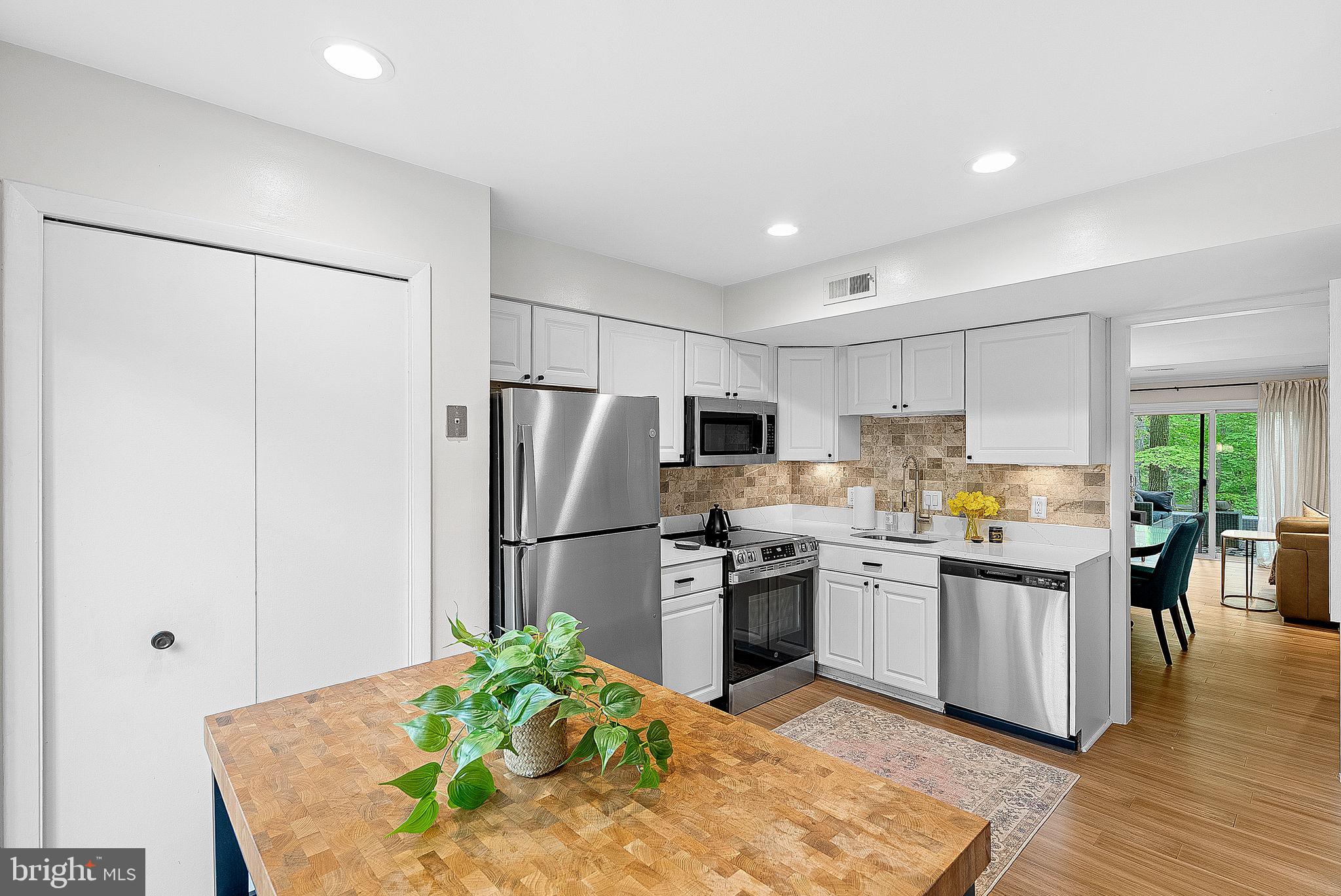 RESTON - Residential