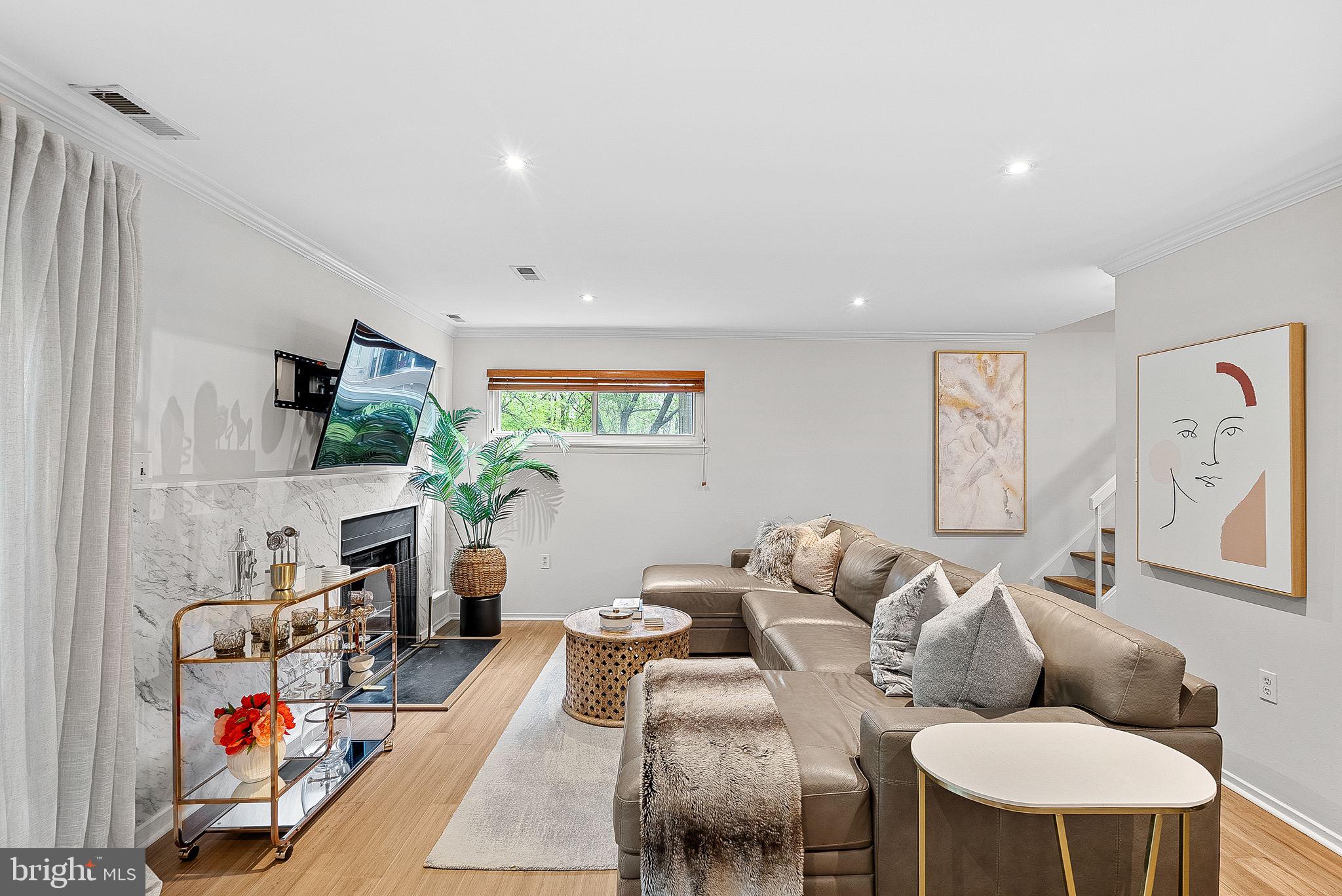 RESTON - Residential