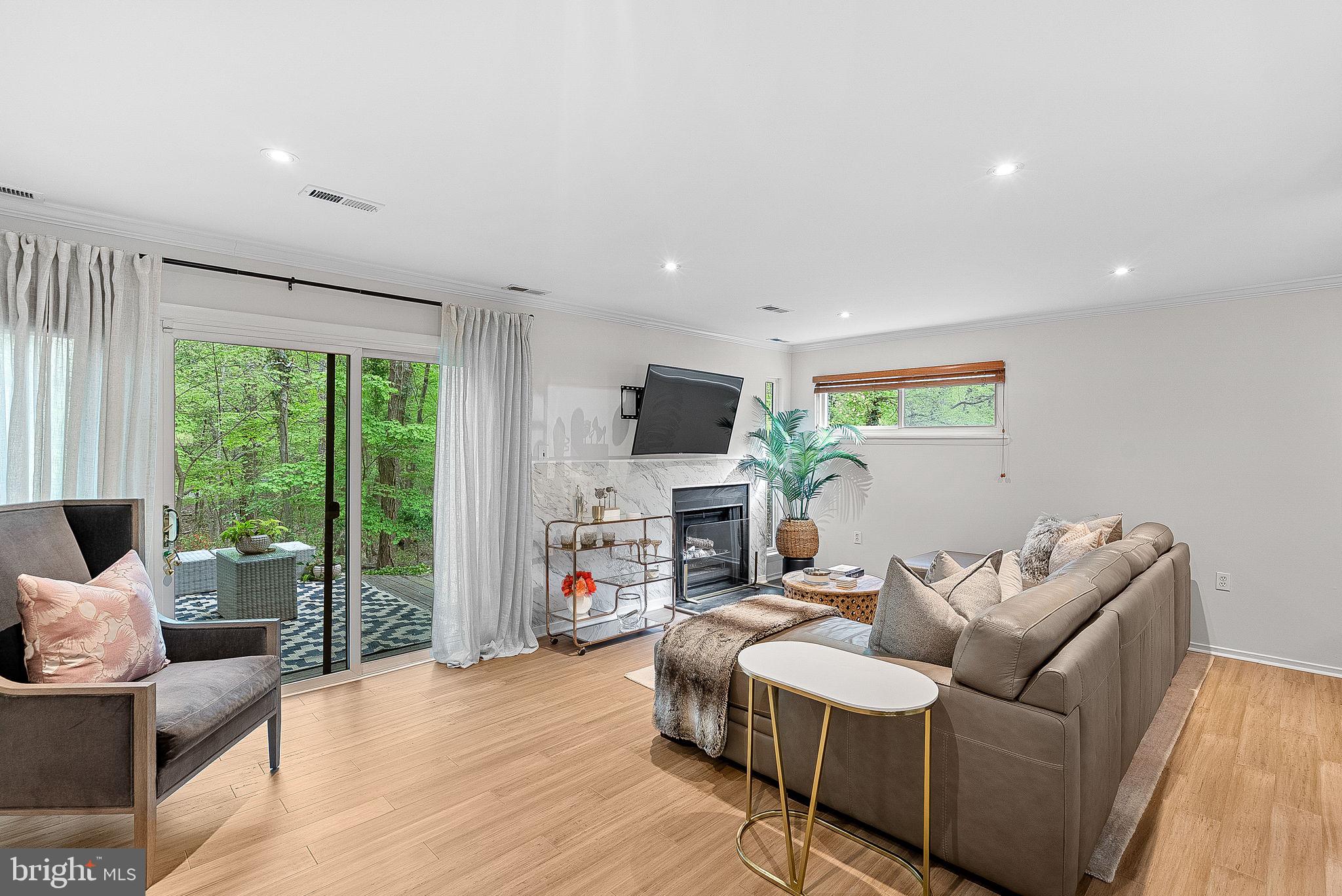 RESTON - Residential