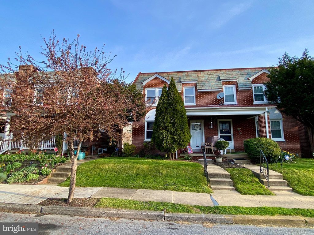 Photo of 827 E Madison Street, Lancaster, PA 17602 (MLS # PALA2049310)