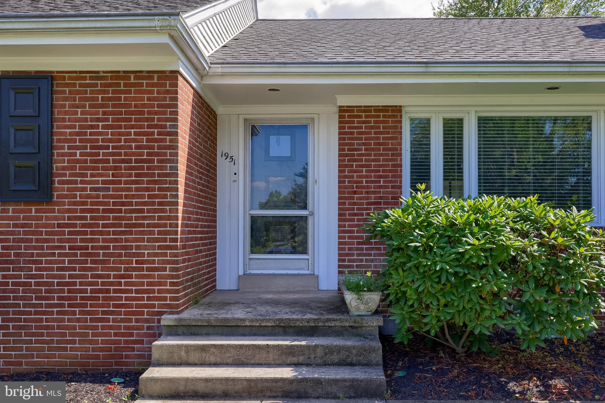 1951 STERLING PLACE