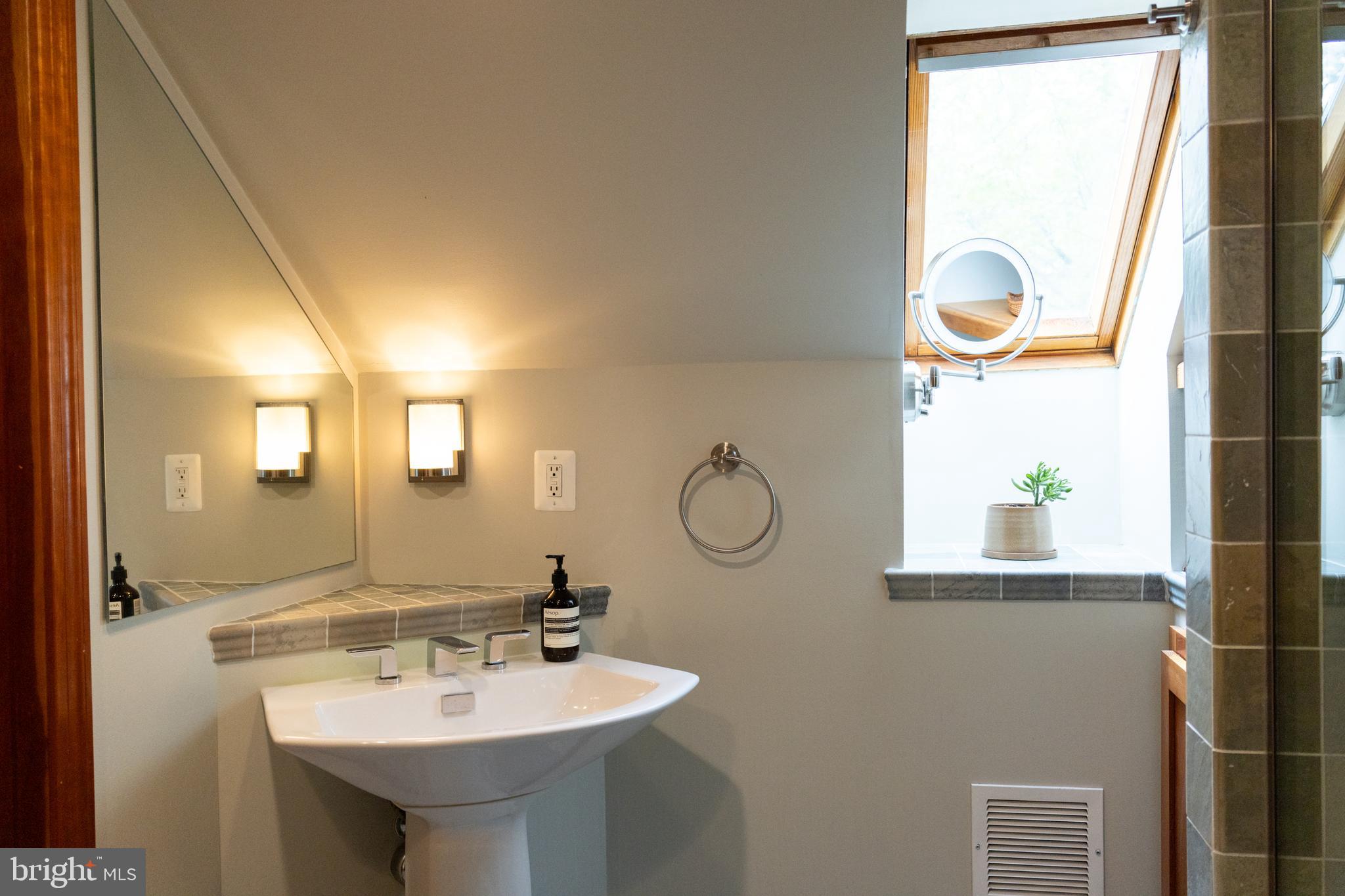 MOUNT WASHINGTON - Residential