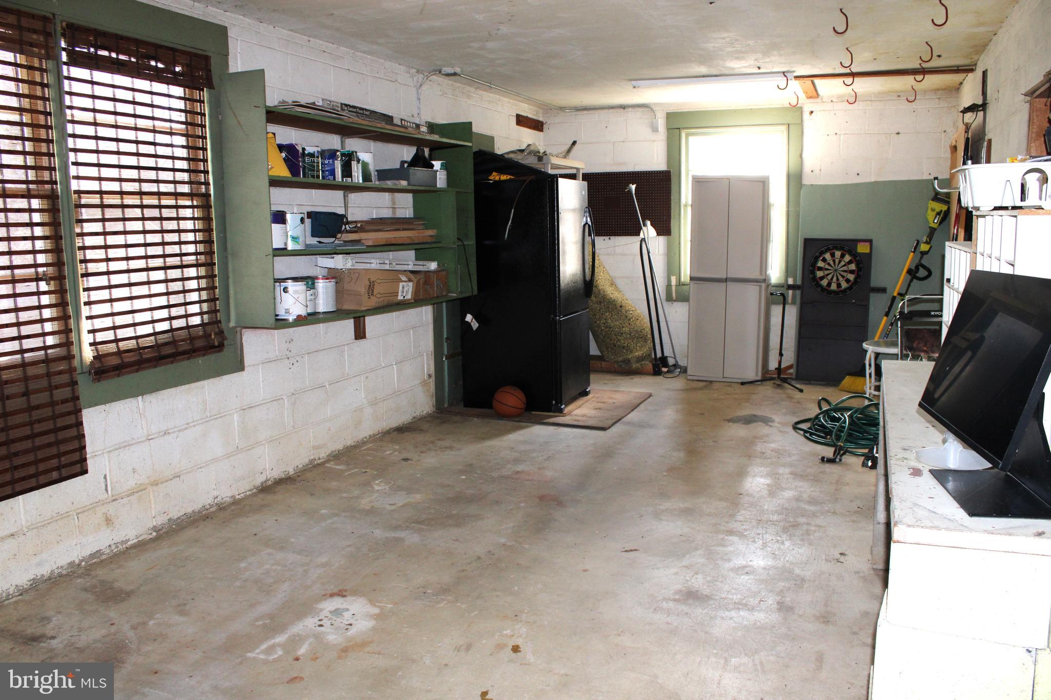 CAREYBROOK - Residential Lease