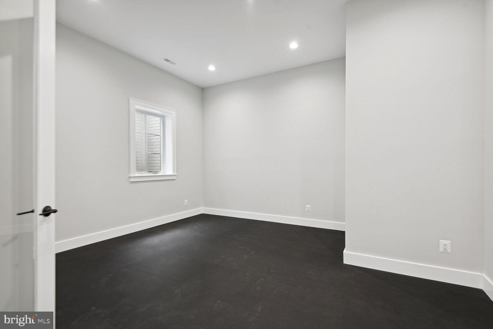 CHESTERBROOK WOODS - Residential