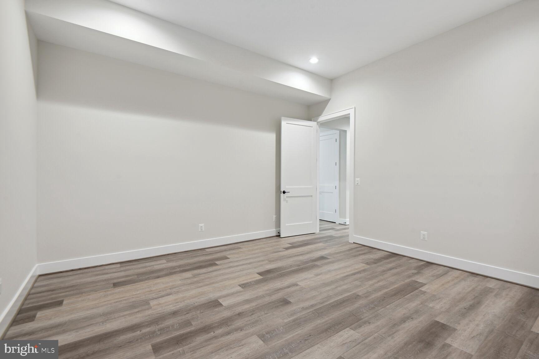 CHESTERBROOK WOODS - Residential