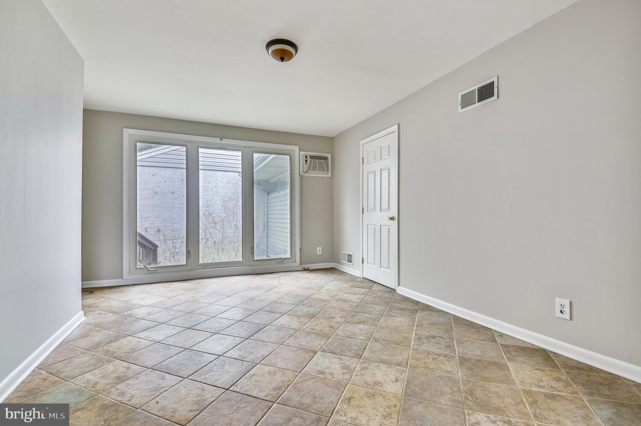 STRATFORD - Residential