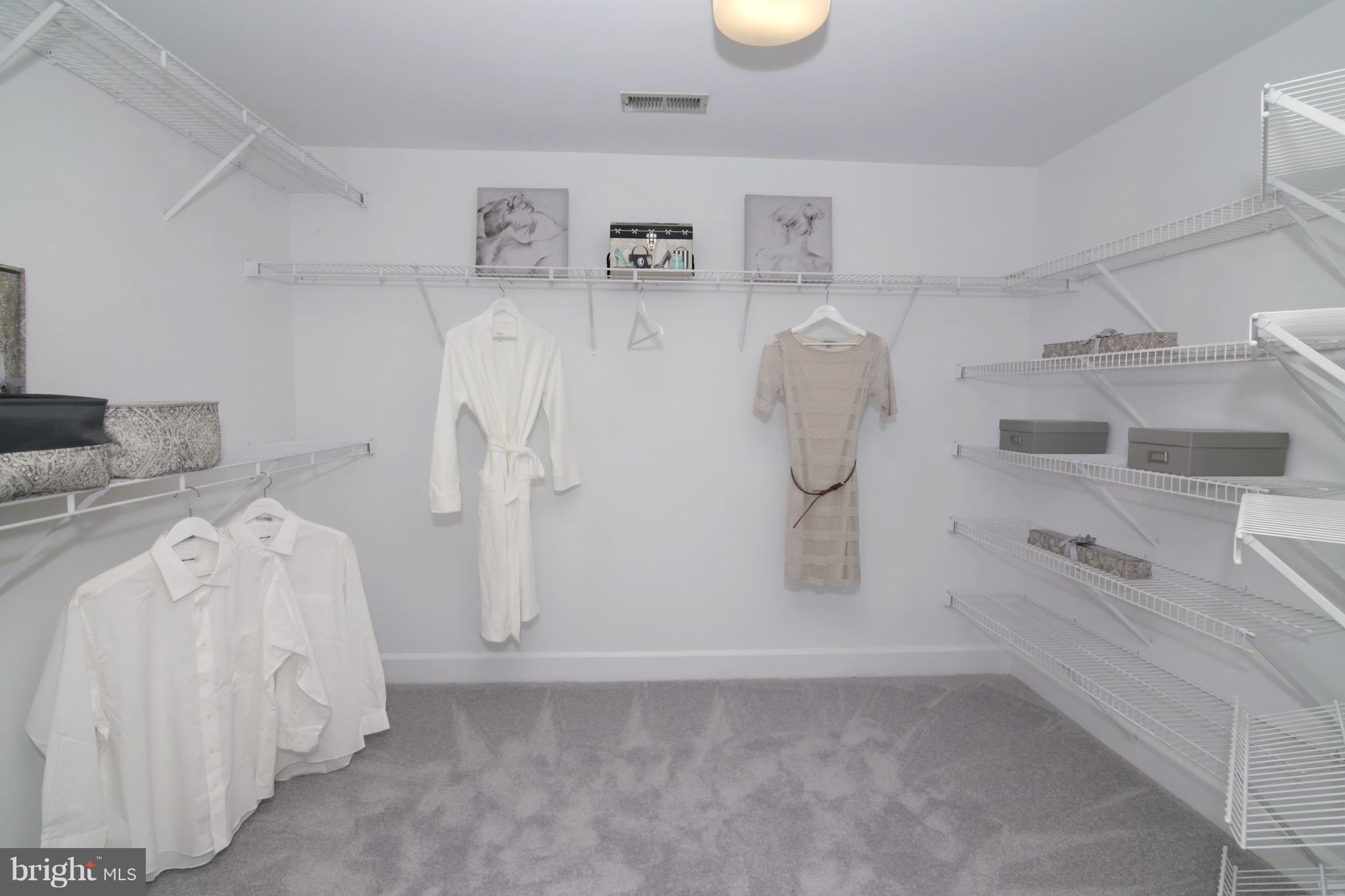 AUTUMN WOODS - Residential