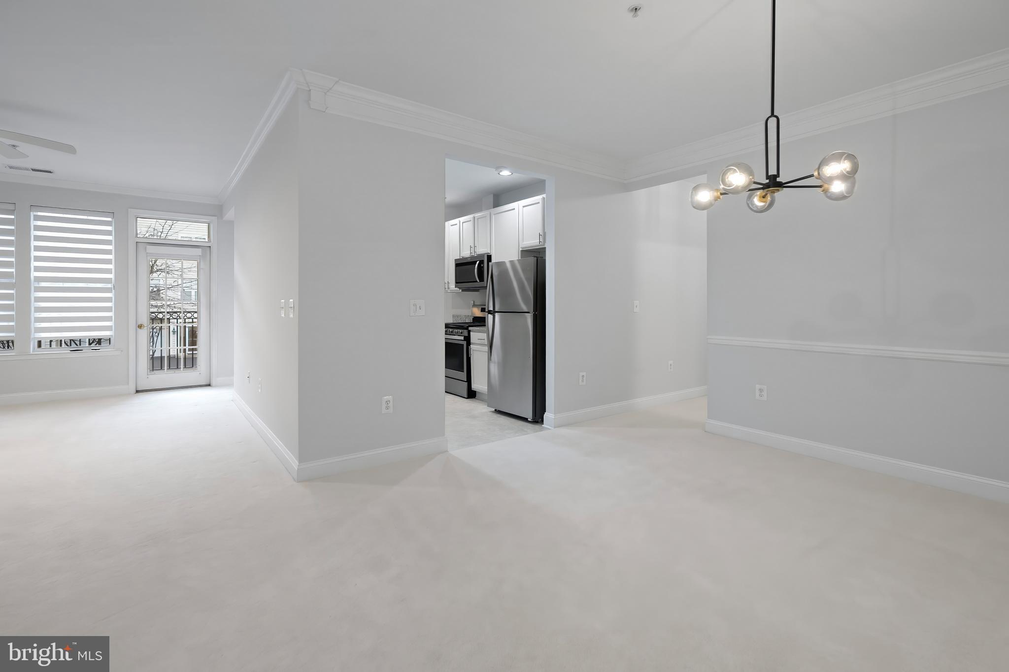 2540 KENSINGTON GARDENS 201