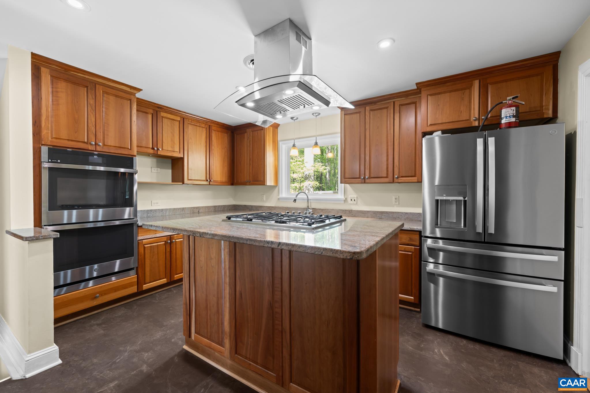 905 PENOLA RD
