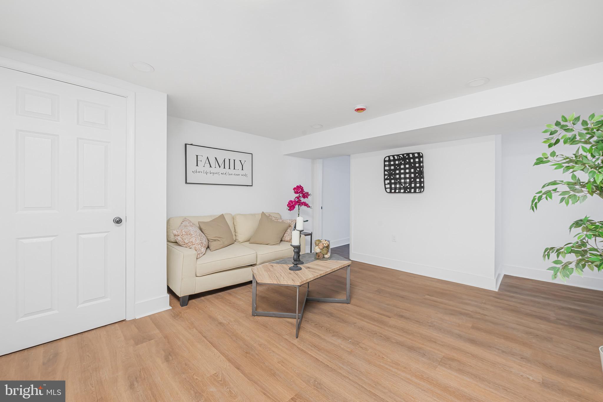 LAUREL - Residential