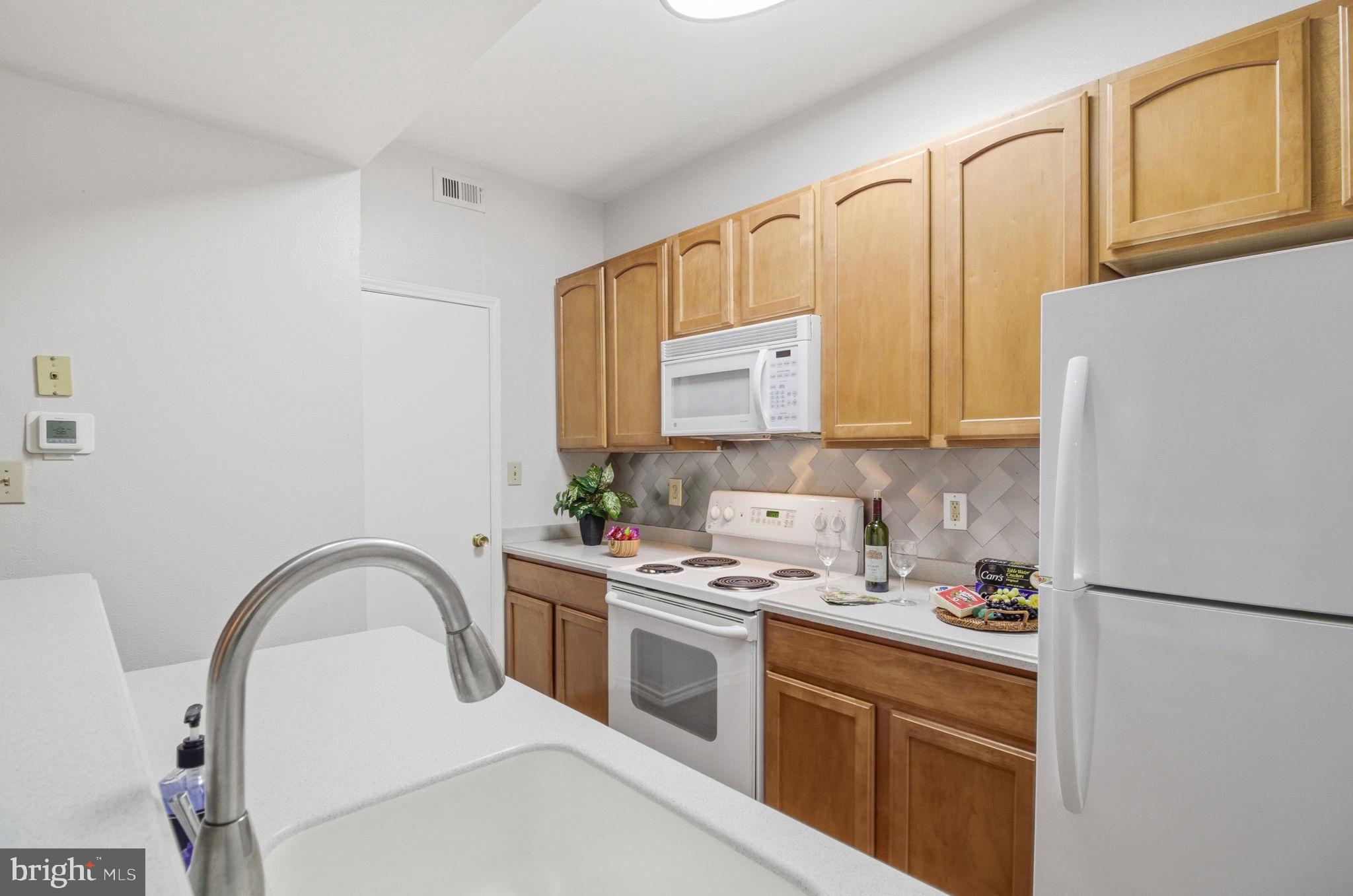 PENDERBROOK SQUARE CONDOMINIUMS - Residential