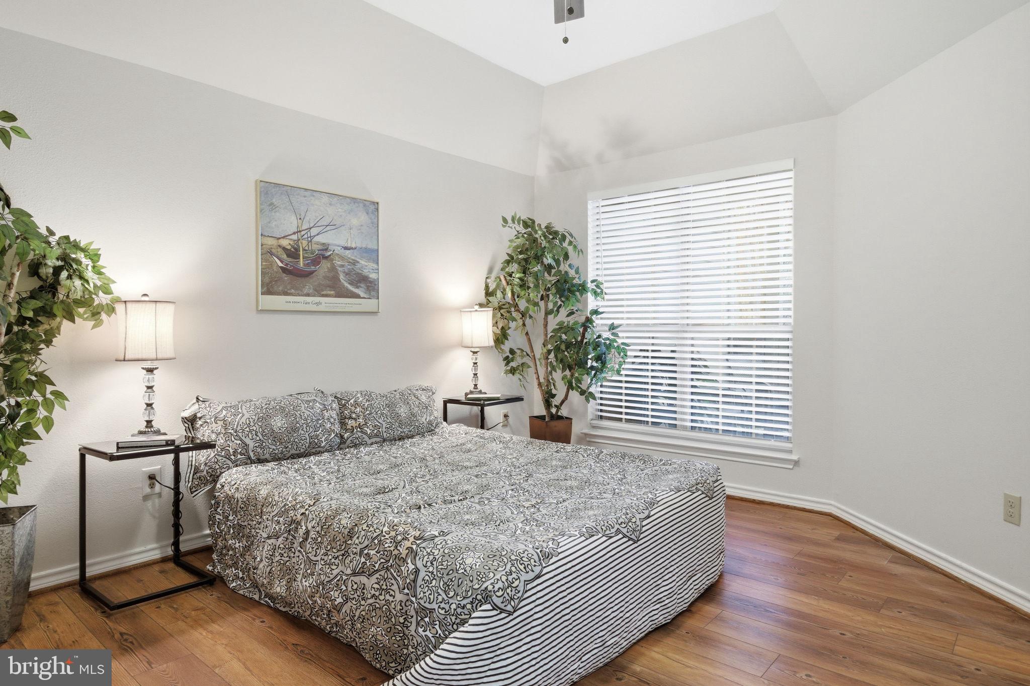 PENDERBROOK SQUARE CONDOMINIUMS - Residential