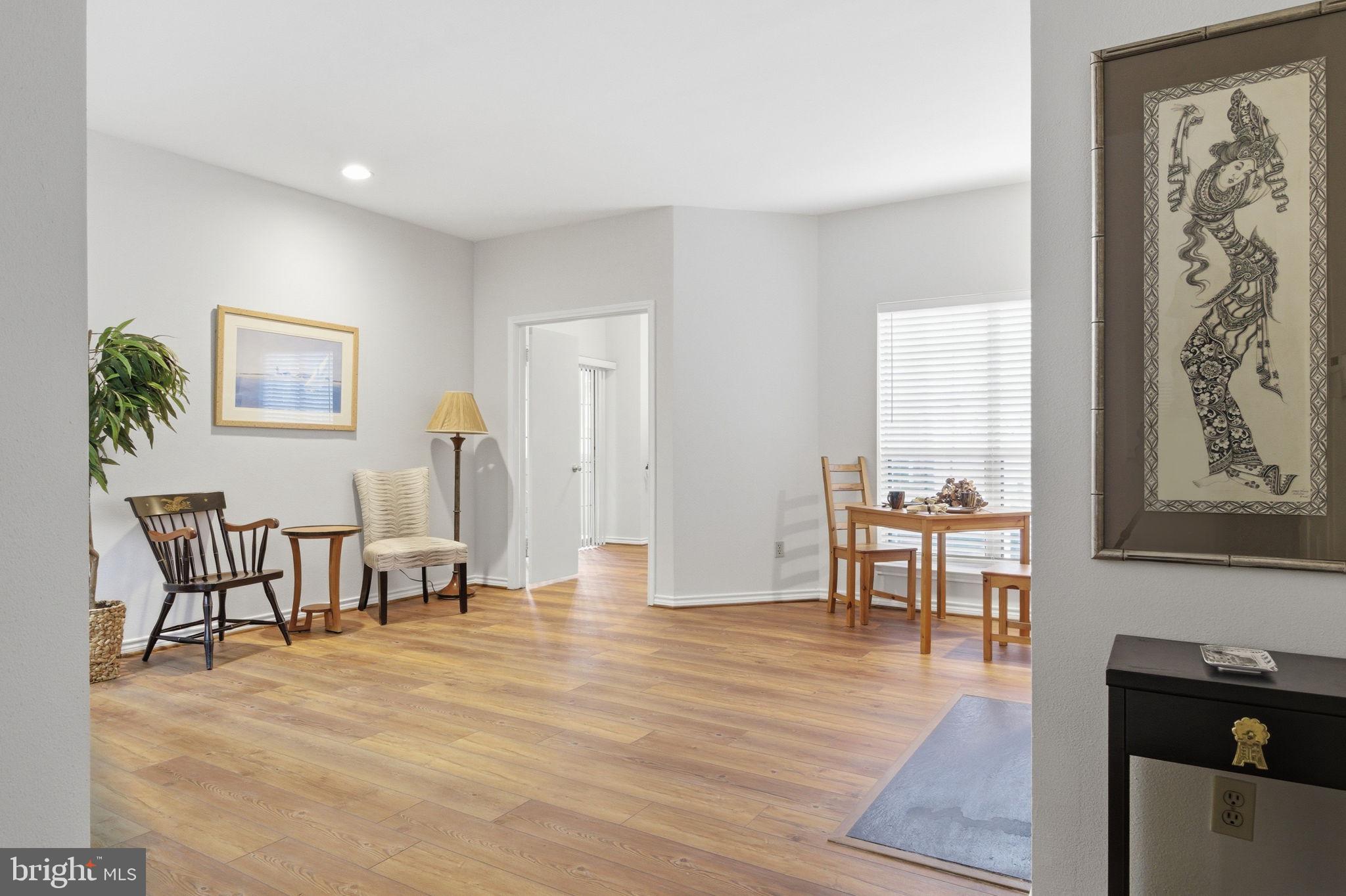 PENDERBROOK SQUARE CONDOMINIUMS - Residential