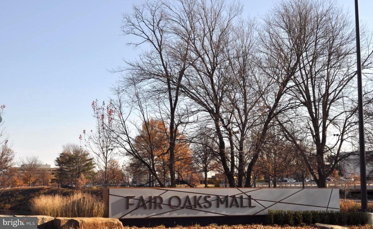 PENDERBROOK SQUARE CONDOMINIUMS - Residential