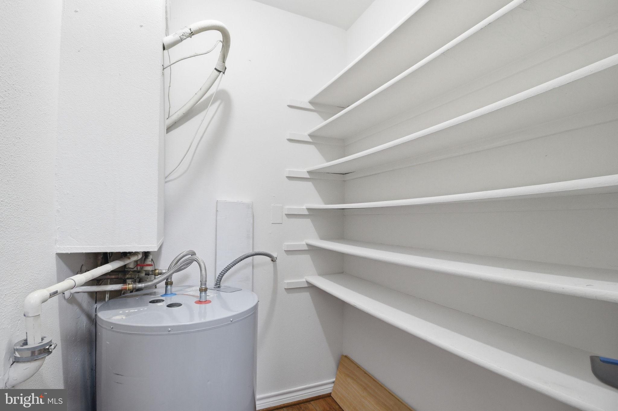 PENDERBROOK SQUARE CONDOMINIUMS - Residential