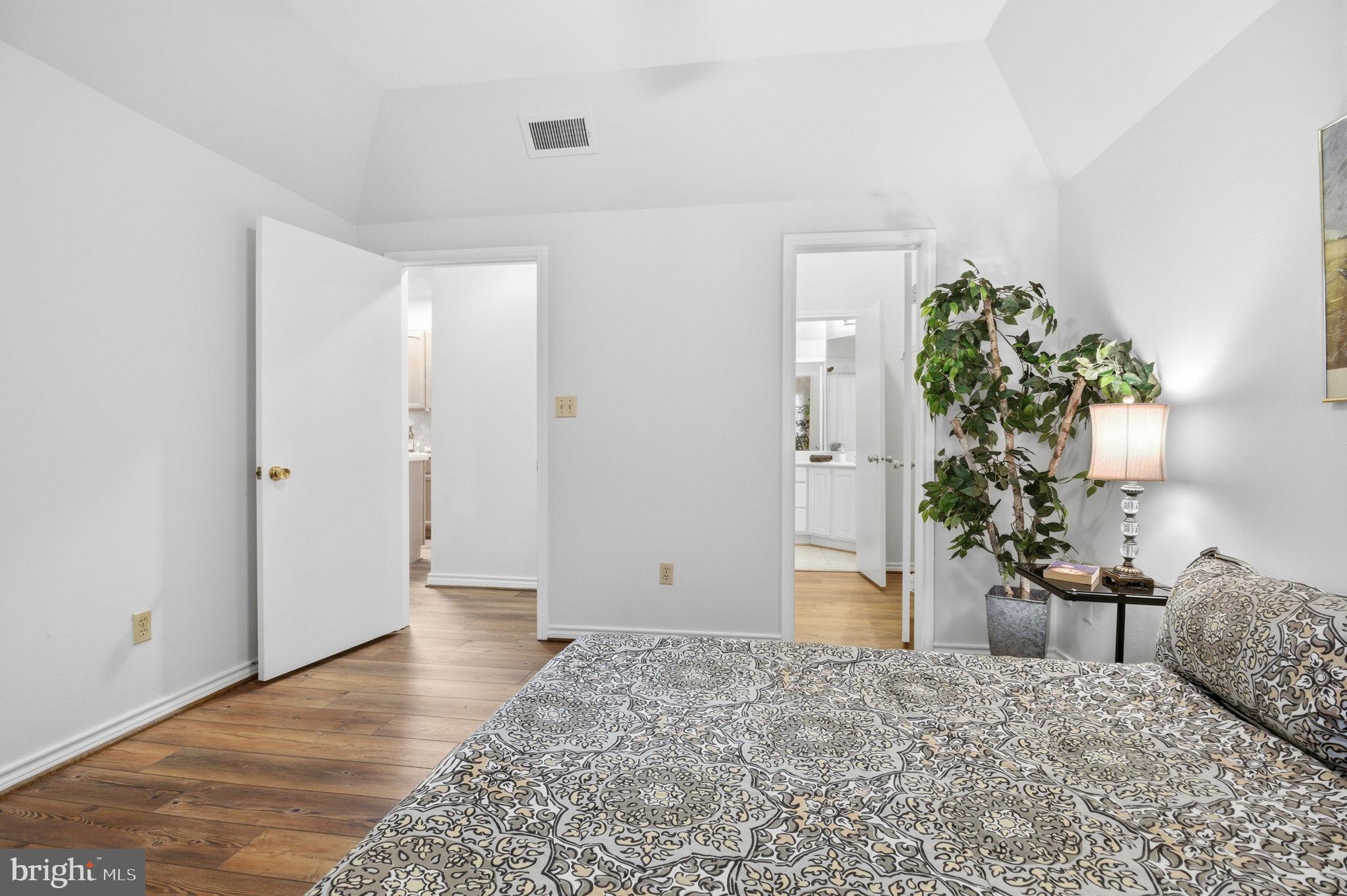 PENDERBROOK SQUARE CONDOMINIUMS - Residential