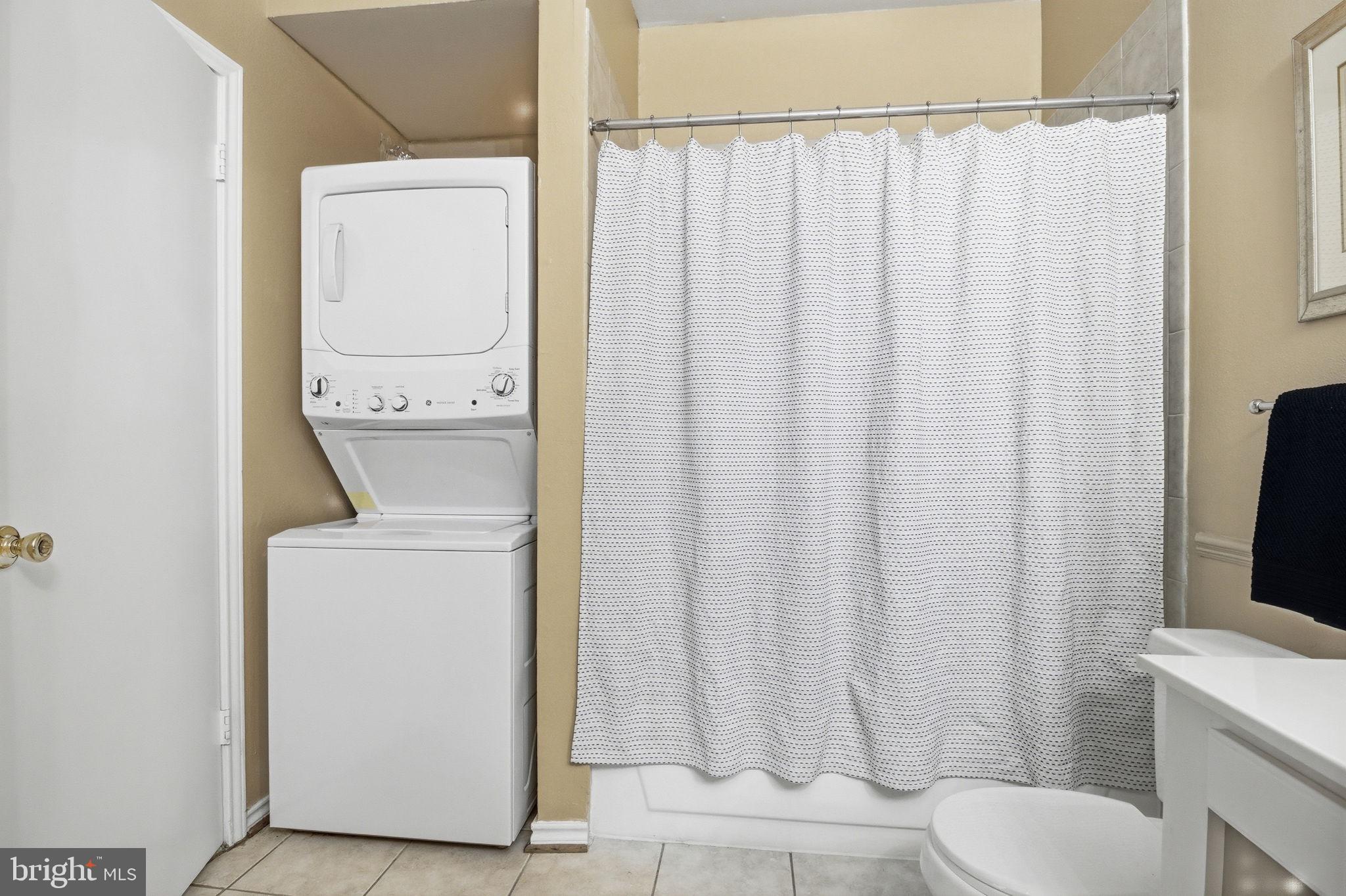 PENDERBROOK SQUARE CONDOMINIUMS - Residential