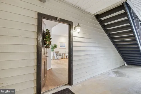 12155 Penderview Terrace Unit 804, Fairfax, VA MLS: VAFX2293082