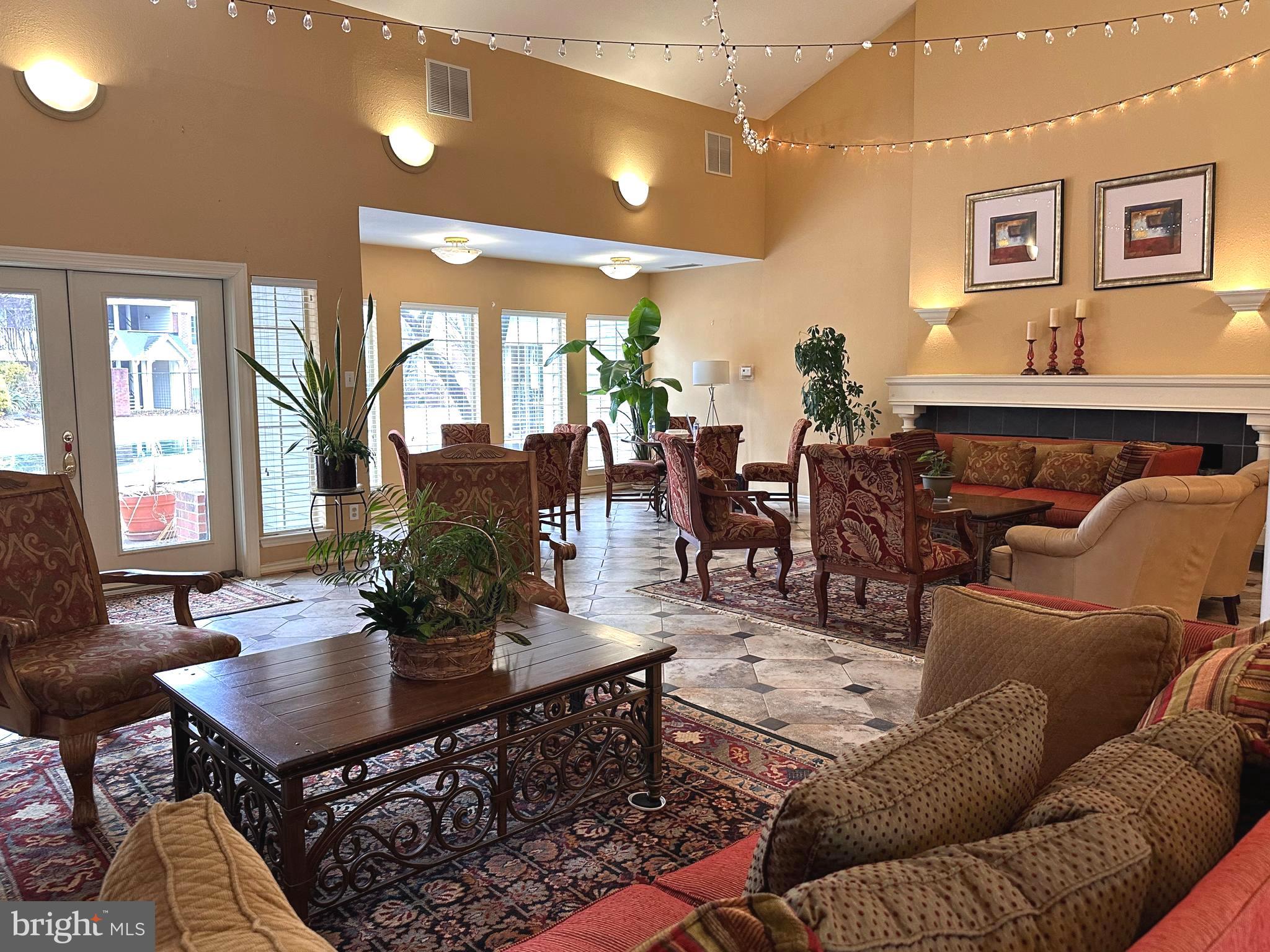 PENDERBROOK SQUARE CONDOMINIUMS - Residential