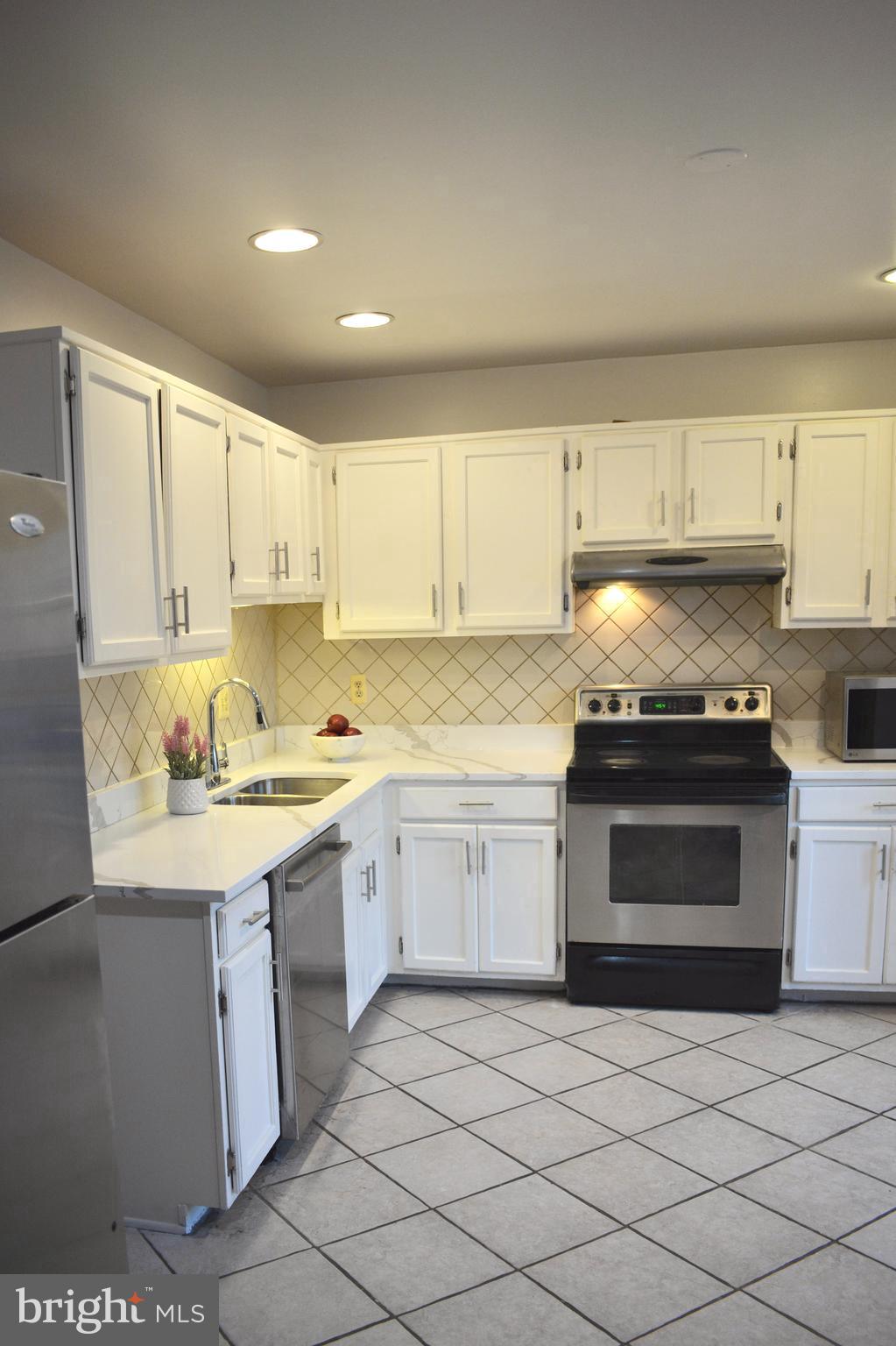 7051 LEEWOOD FOREST DRIVE