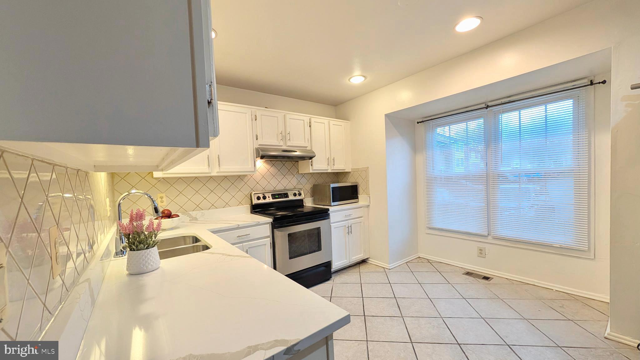 7051 LEEWOOD FOREST DRIVE