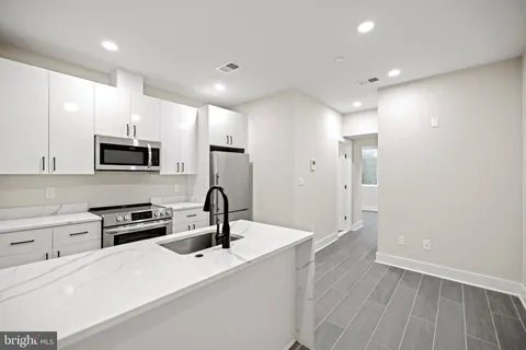 MLS: DCDC2196320