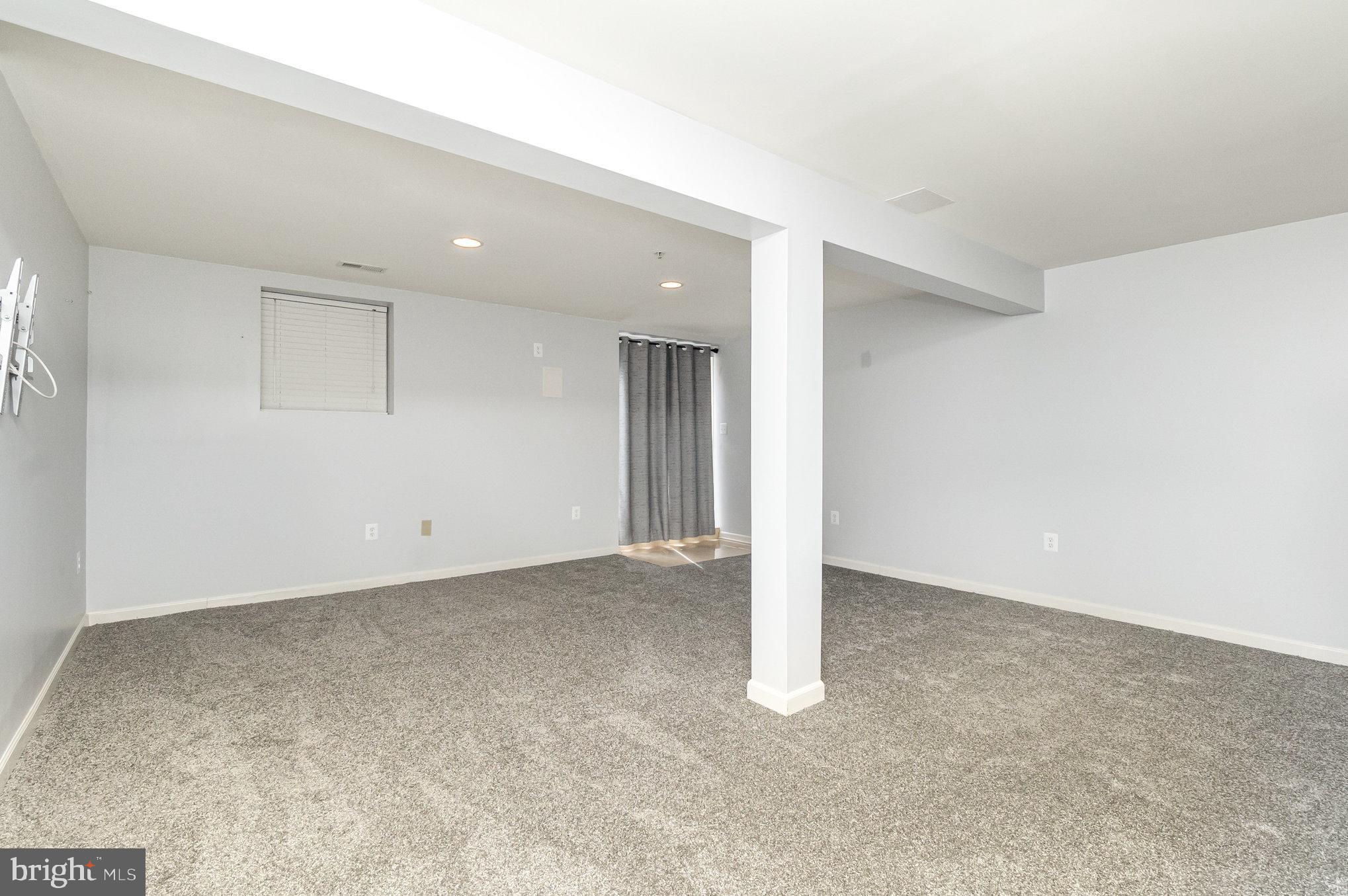 CONSTANT FRIENDSHIP - Residential