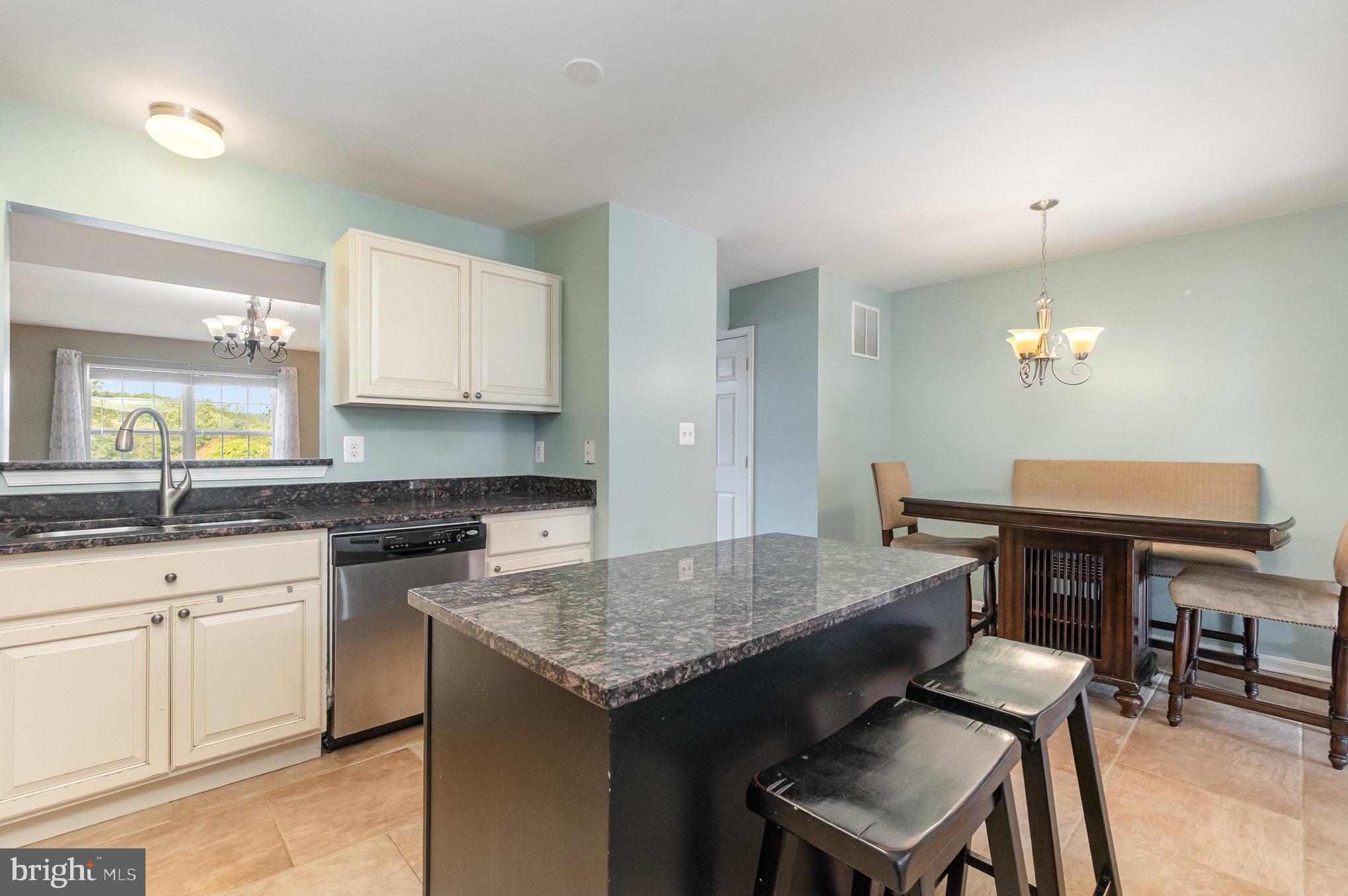 CONSTANT FRIENDSHIP - Residential