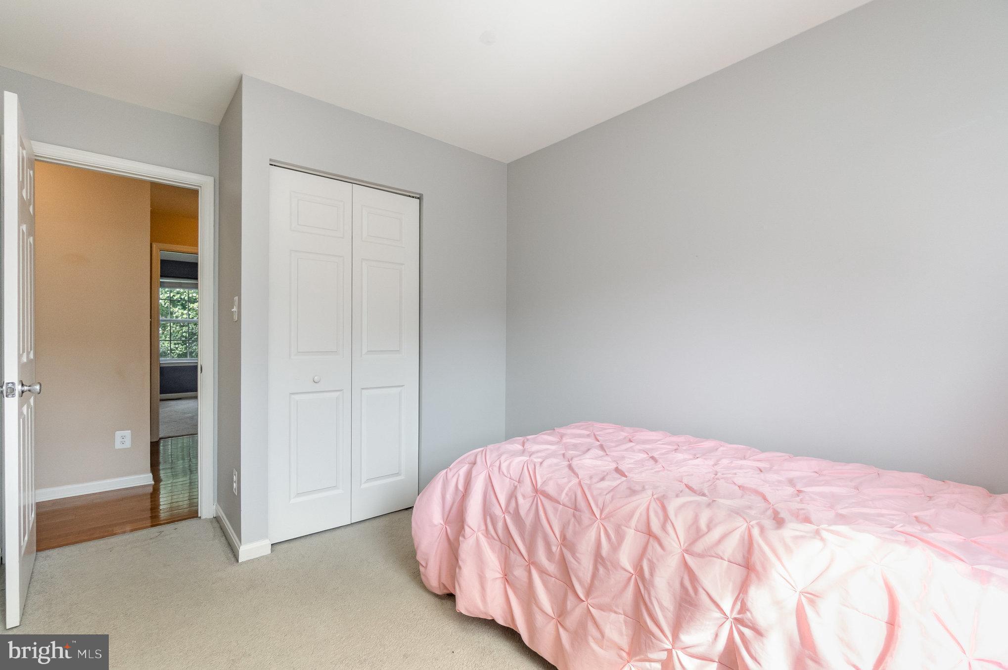 CONSTANT FRIENDSHIP - Residential